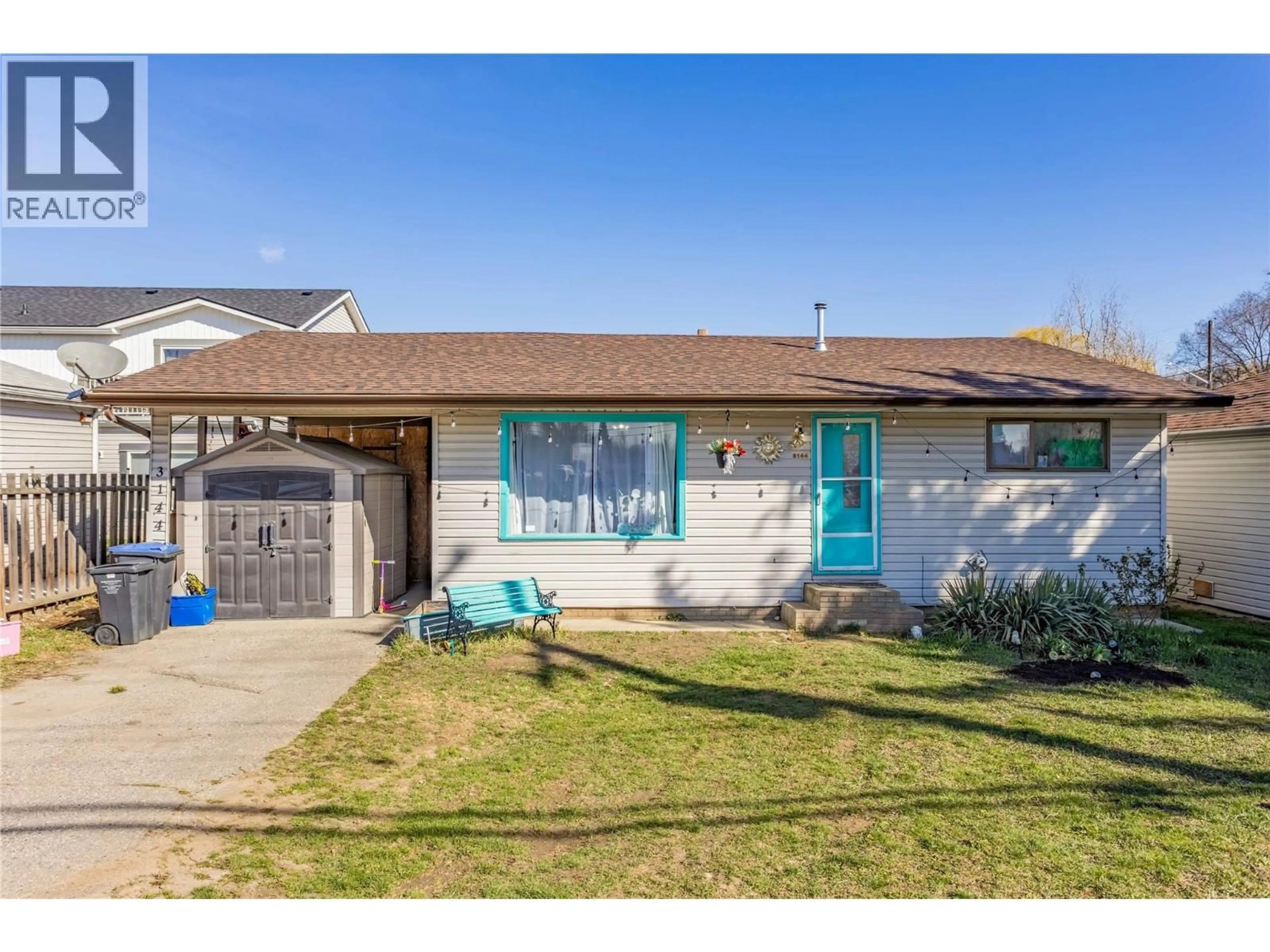 Home with vinyl exterior material, street for 3144 WOODSDALE ROAD, Lake Country British Columbia V4V1X8