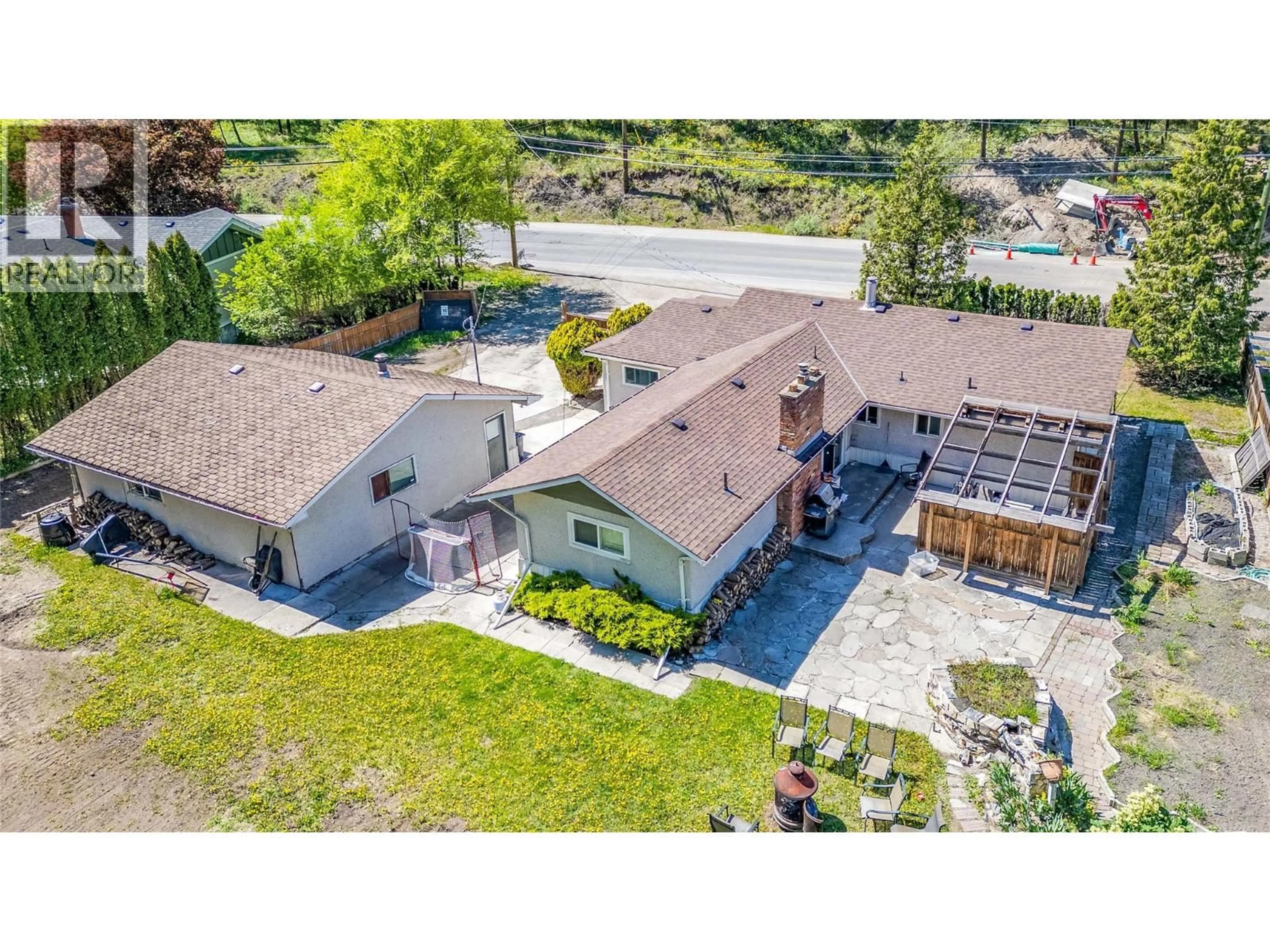 A pic from outside/outdoor area/front of a property/back of a property/a pic from drone, unknown for 365 CLIFTON ROAD, Kelowna British Columbia V1V1A4