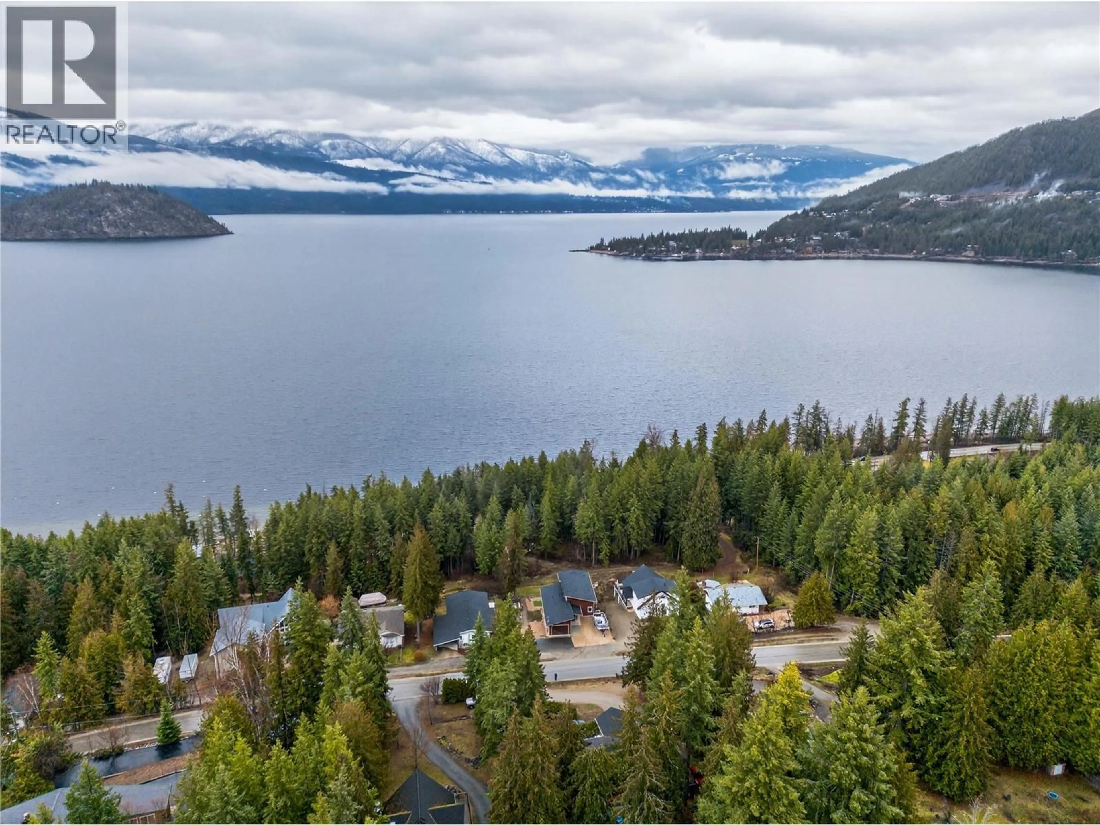 A pic from outside/outdoor area/front of a property/back of a property/a pic from drone, water/lake/river/ocean view for 3044 CEDAR DRIVE, Blind Bay British Columbia V0E2W2
