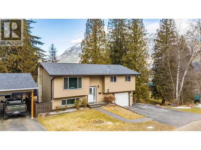 716 LYNNWOOD CRESCENT, Castlegar 3