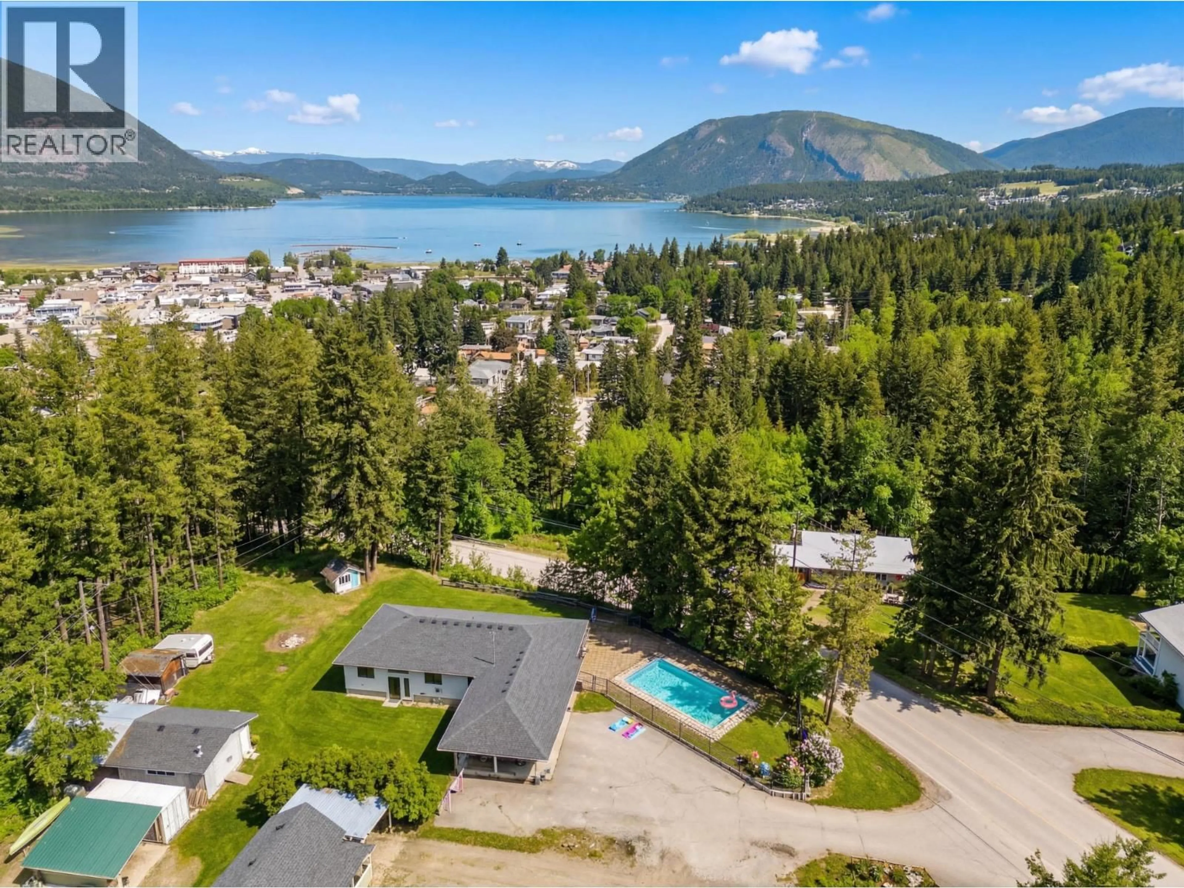 A pic from outside/outdoor area/front of a property/back of a property/a pic from drone, water/lake/river/ocean view for 1040 OLD AUTO ROAD SOUTHEAST, Salmon Arm British Columbia V1E2P5