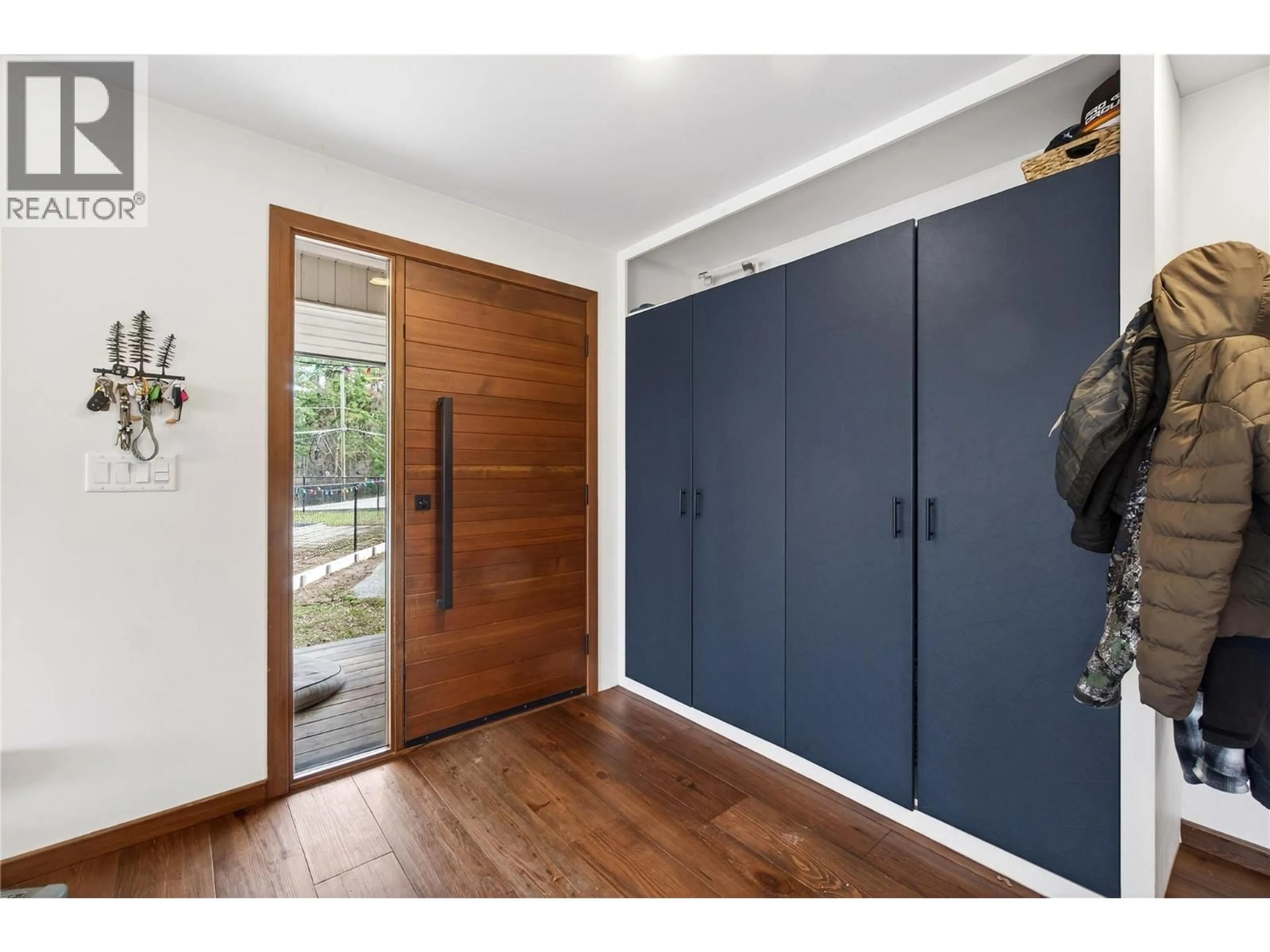 Indoor entryway for 1040 OLD AUTO ROAD SOUTHEAST, Salmon Arm British Columbia V1E2P5