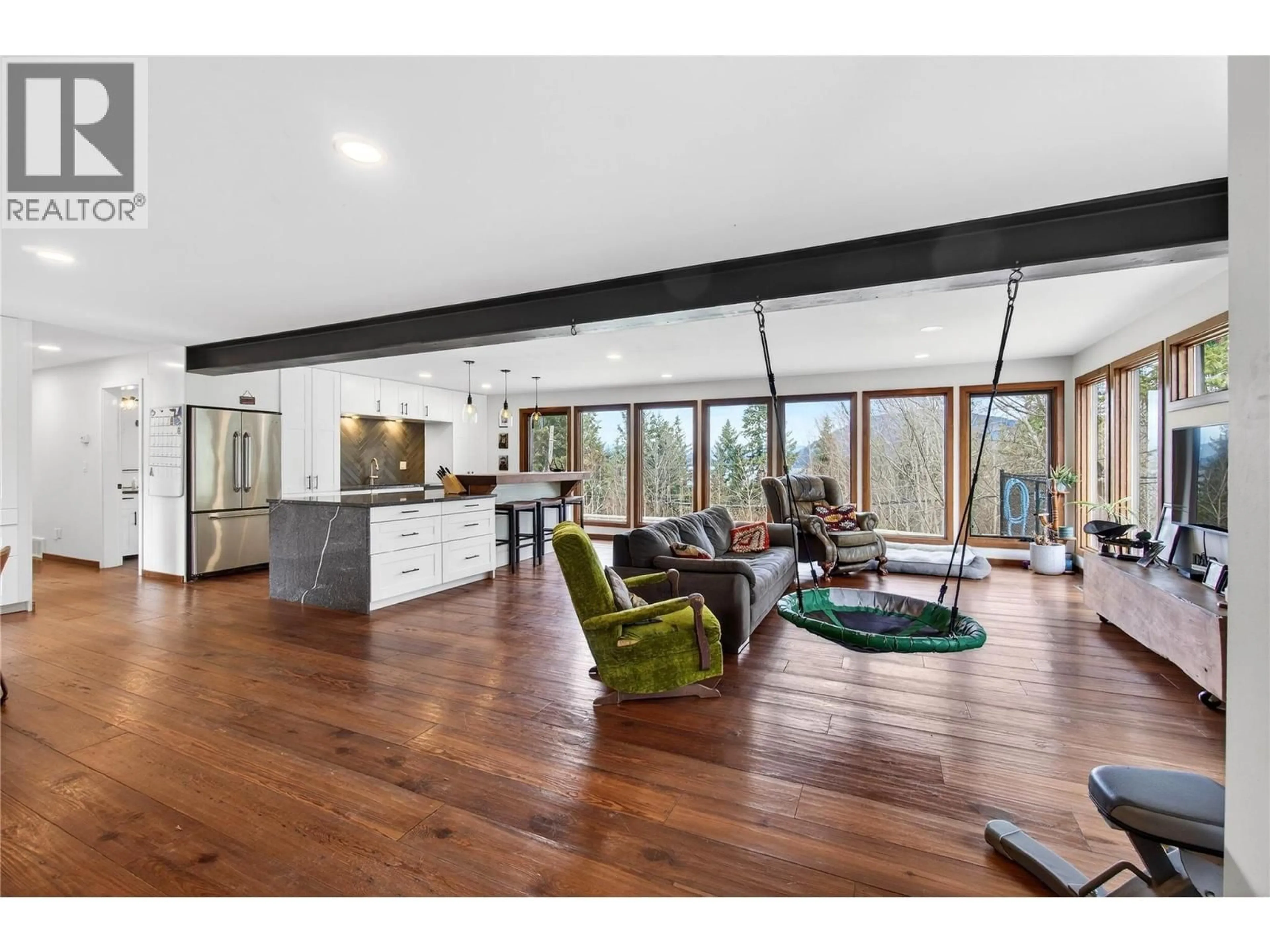 Open concept kitchen, wood/laminate floor for 1040 OLD AUTO ROAD SOUTHEAST, Salmon Arm British Columbia V1E2P5