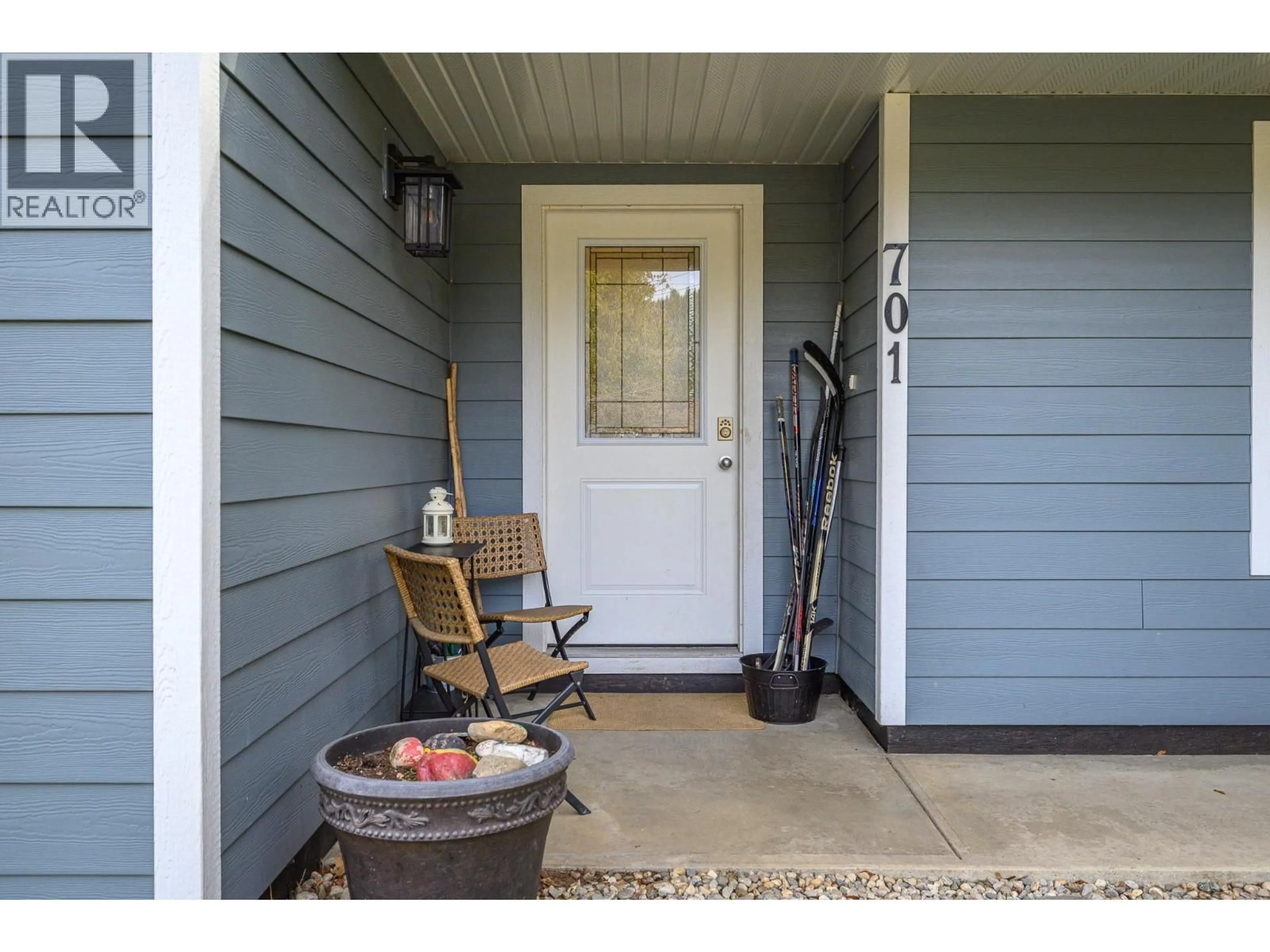 Indoor entryway for 701 HEMLOCK CRESCENT SOUTH, Sicamous British Columbia V0E2V1
