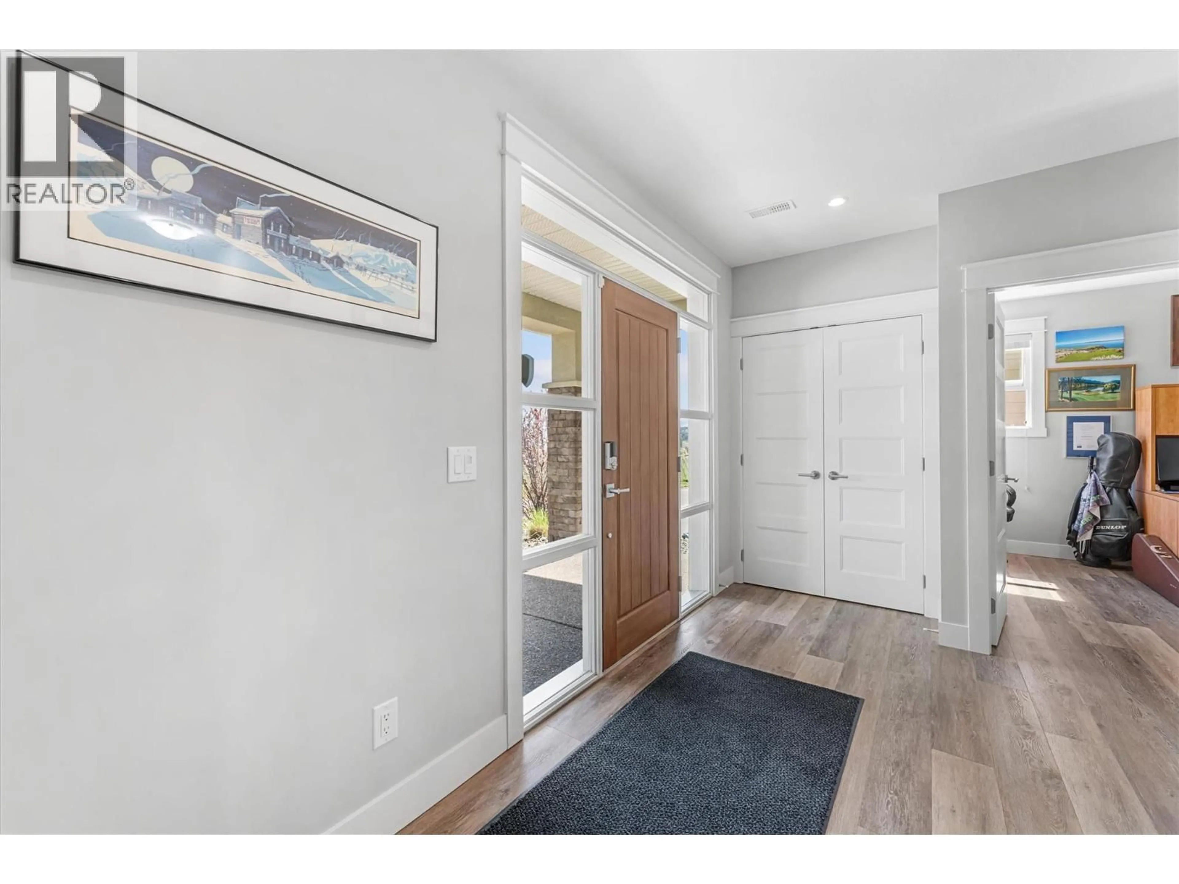 Indoor entryway for 2600 PARAMOUNT DRIVE, West Kelowna British Columbia V4T3H5