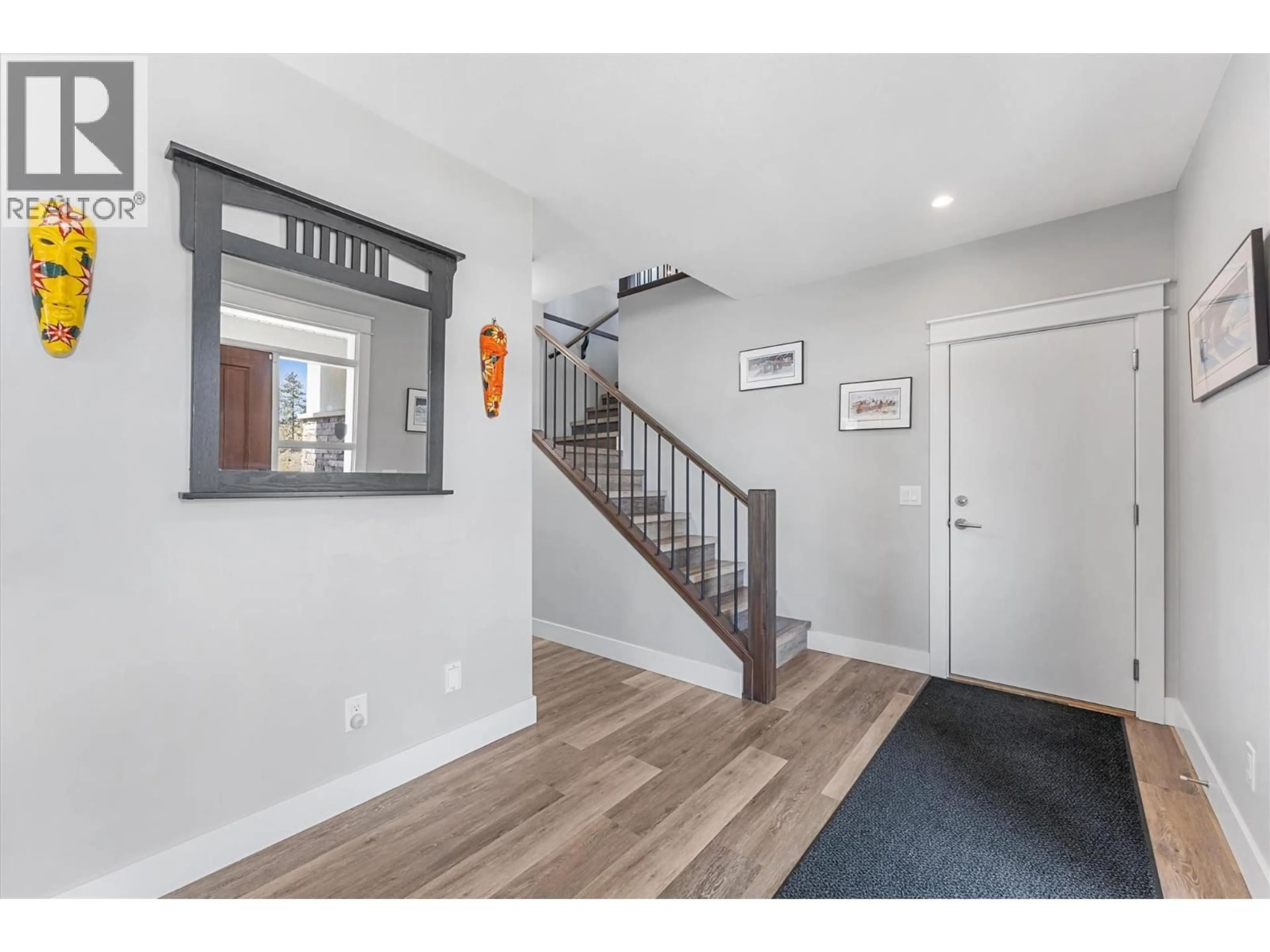Indoor entryway for 2600 PARAMOUNT DRIVE, West Kelowna British Columbia V4T3H5