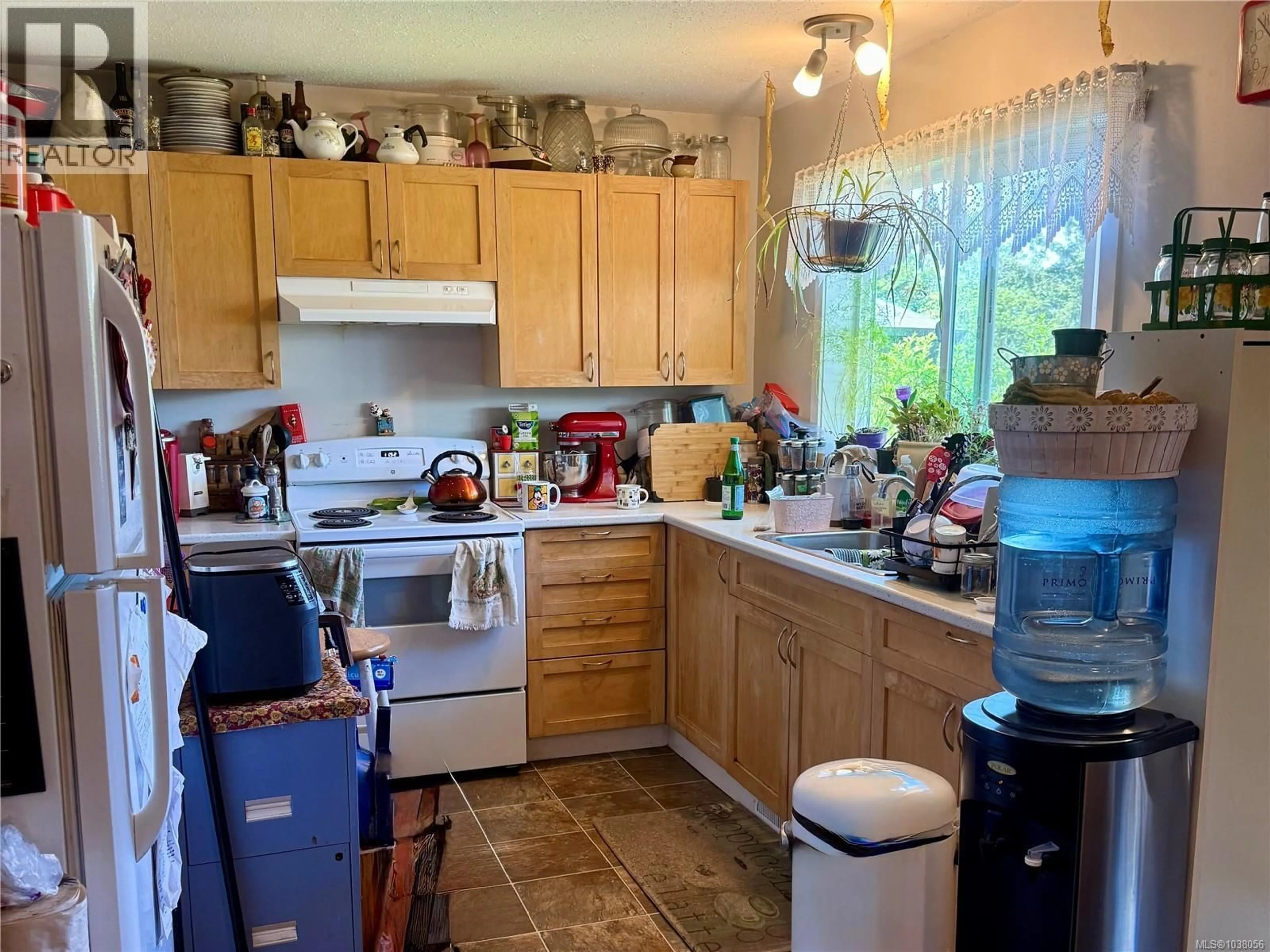 Standard kitchen, unknown for 4643 GAIL CRESCENT, Courtenay British Columbia V9N5Y3
