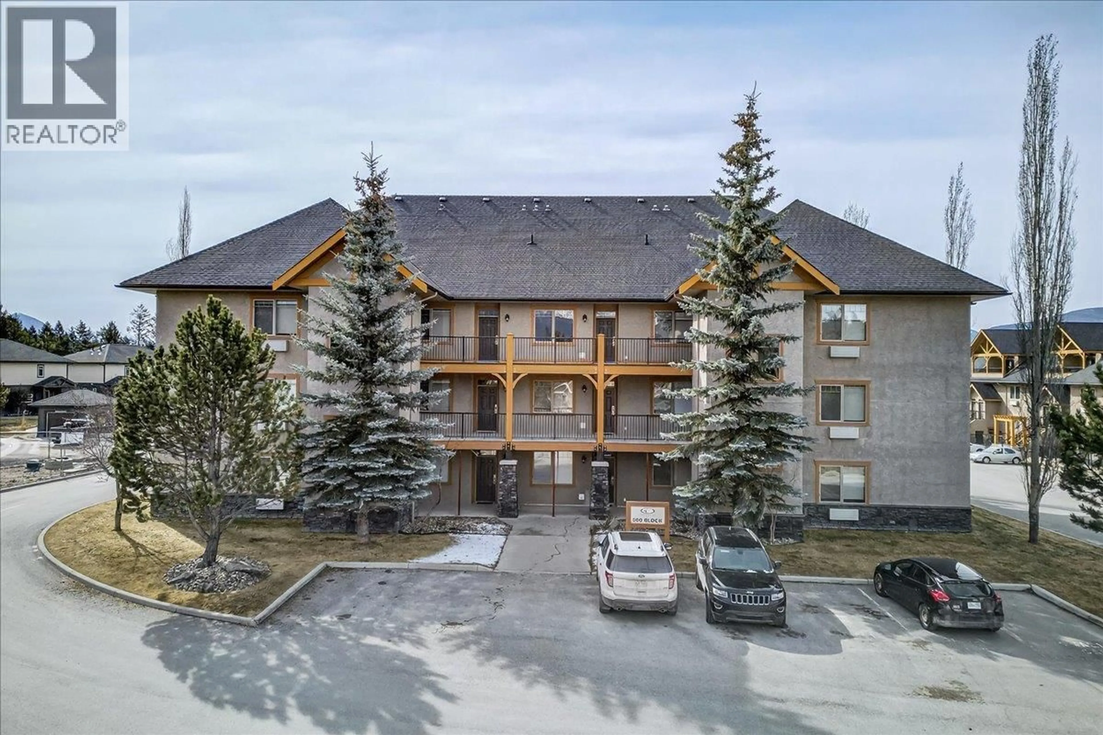 A pic from outside/outdoor area/front of a property/back of a property/a pic from drone, unknown for 522A - 500 BIGHORN BOULEVARD, Radium Hot Springs British Columbia V0A1M0