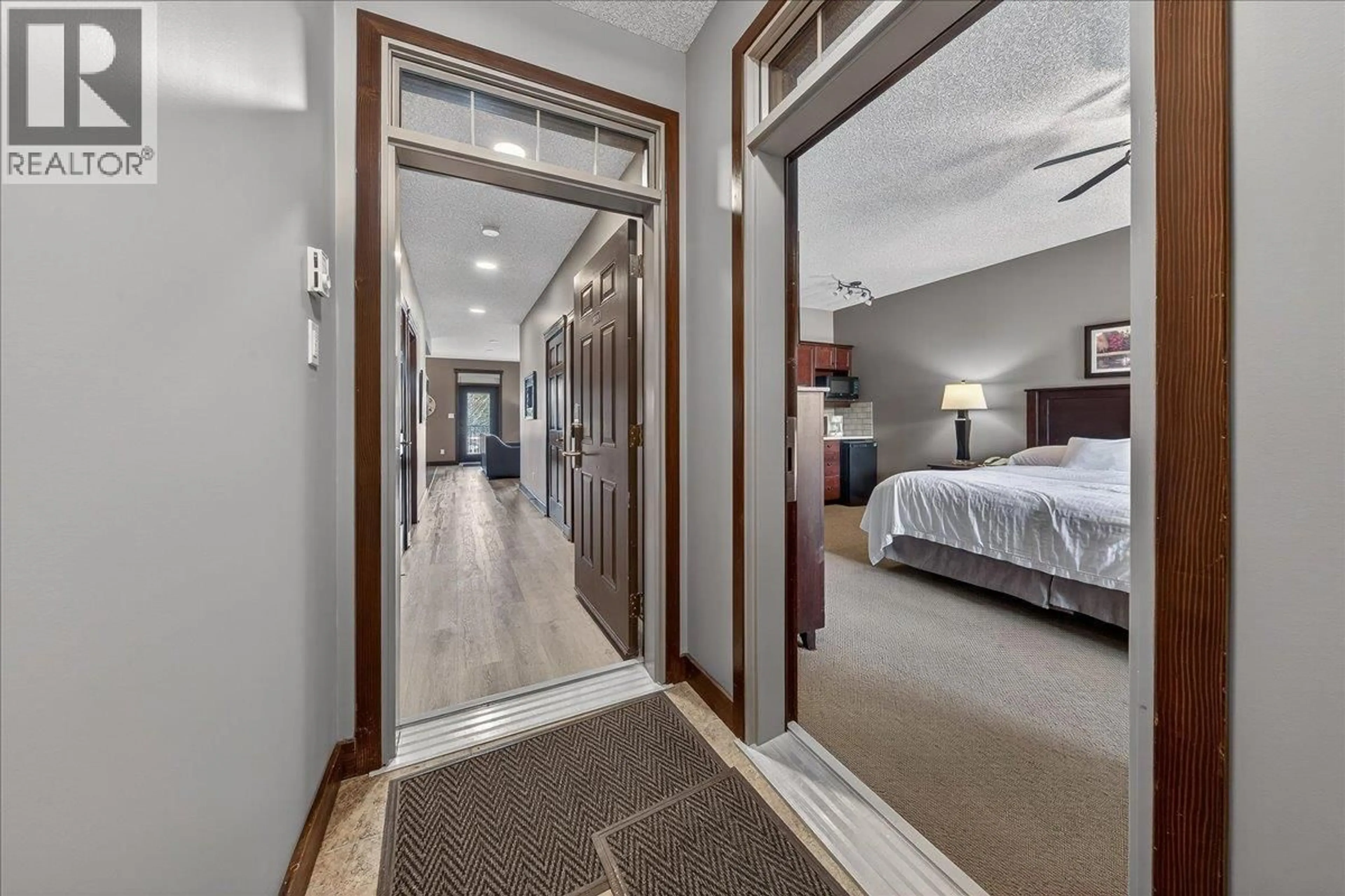 Indoor foyer for 522A - 500 BIGHORN BOULEVARD, Radium Hot Springs British Columbia V0A1M0