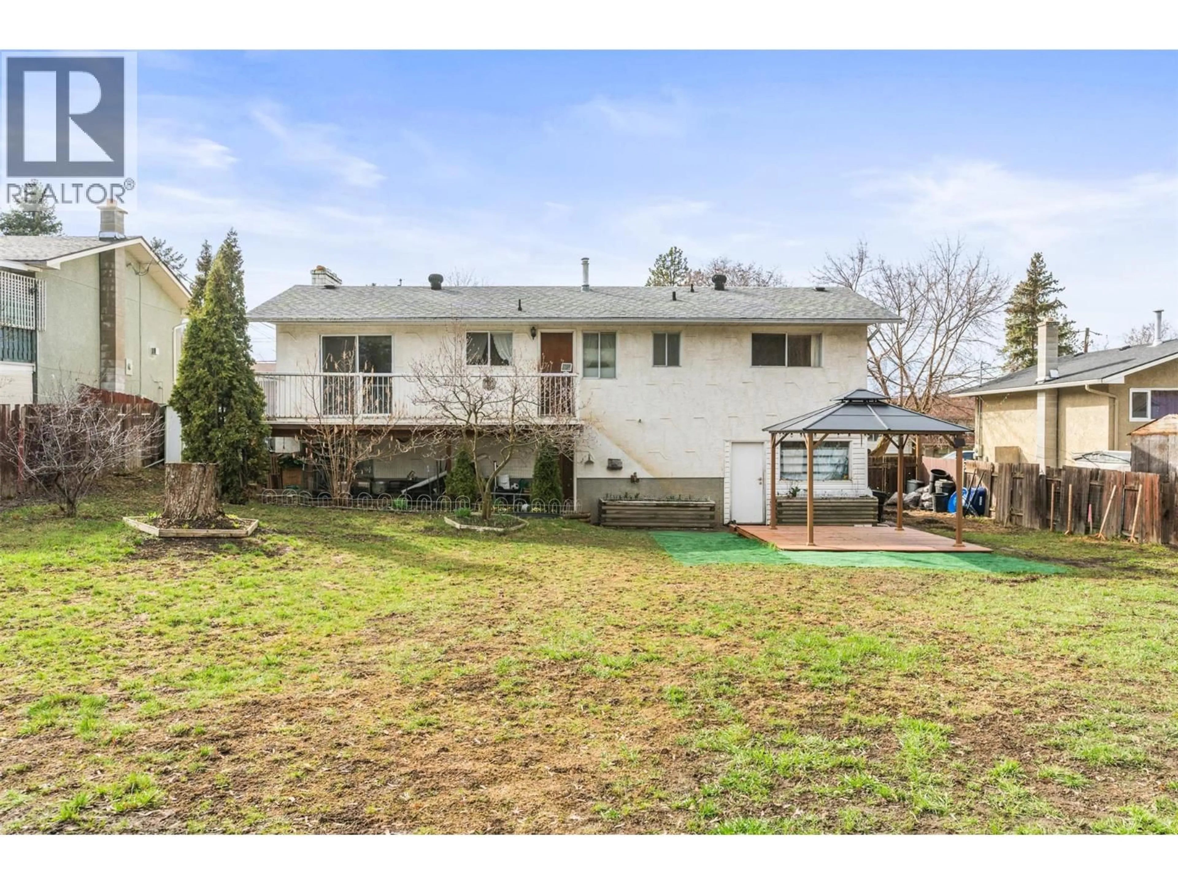 A pic from outside/outdoor area/front of a property/back of a property/a pic from drone, street for 7905 GILES ROAD, Coldstream British Columbia V1B1G6