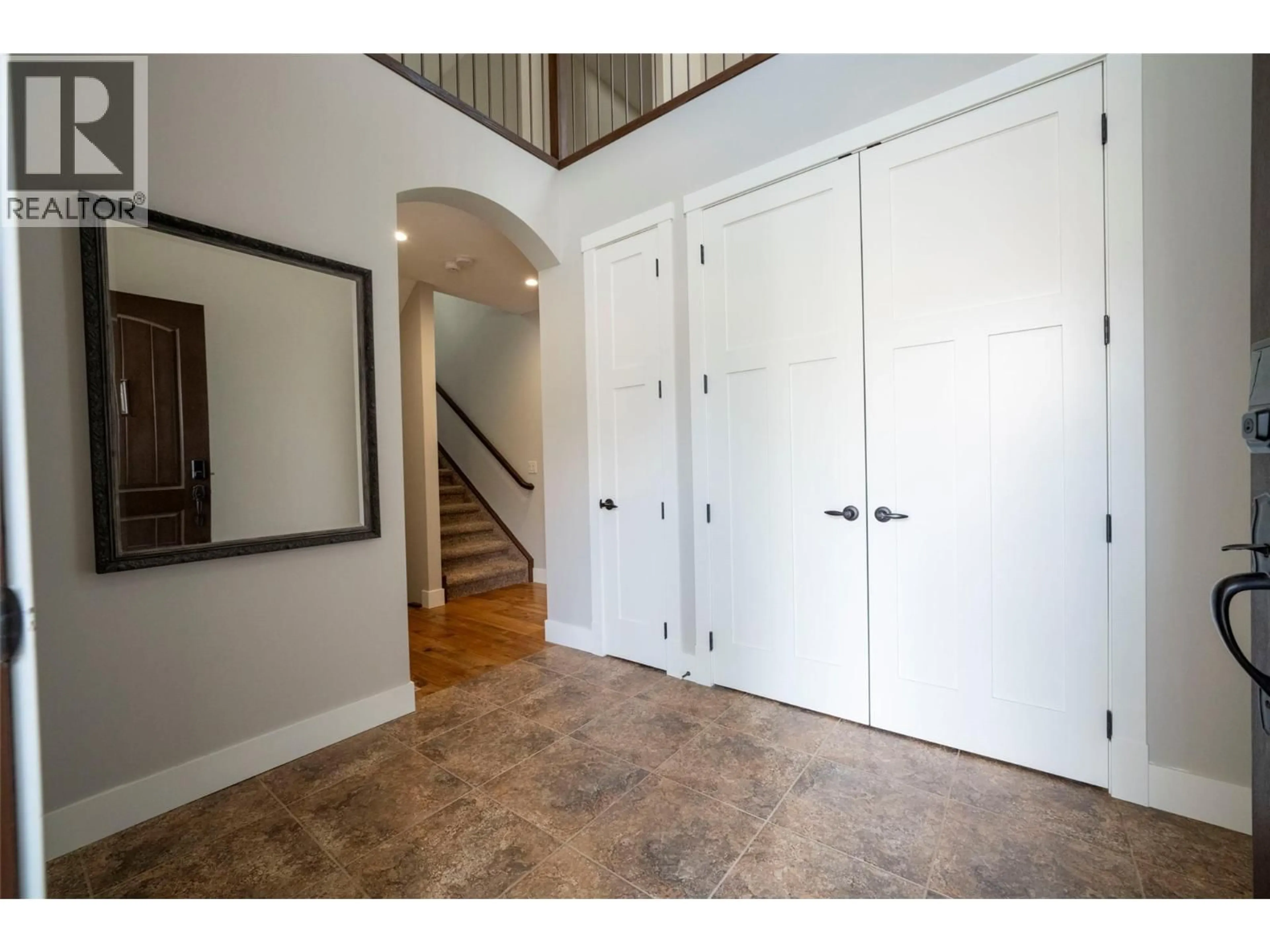 Indoor entryway for 4 - 7373 BROOKS LANE, Vernon British Columbia V1H1G6