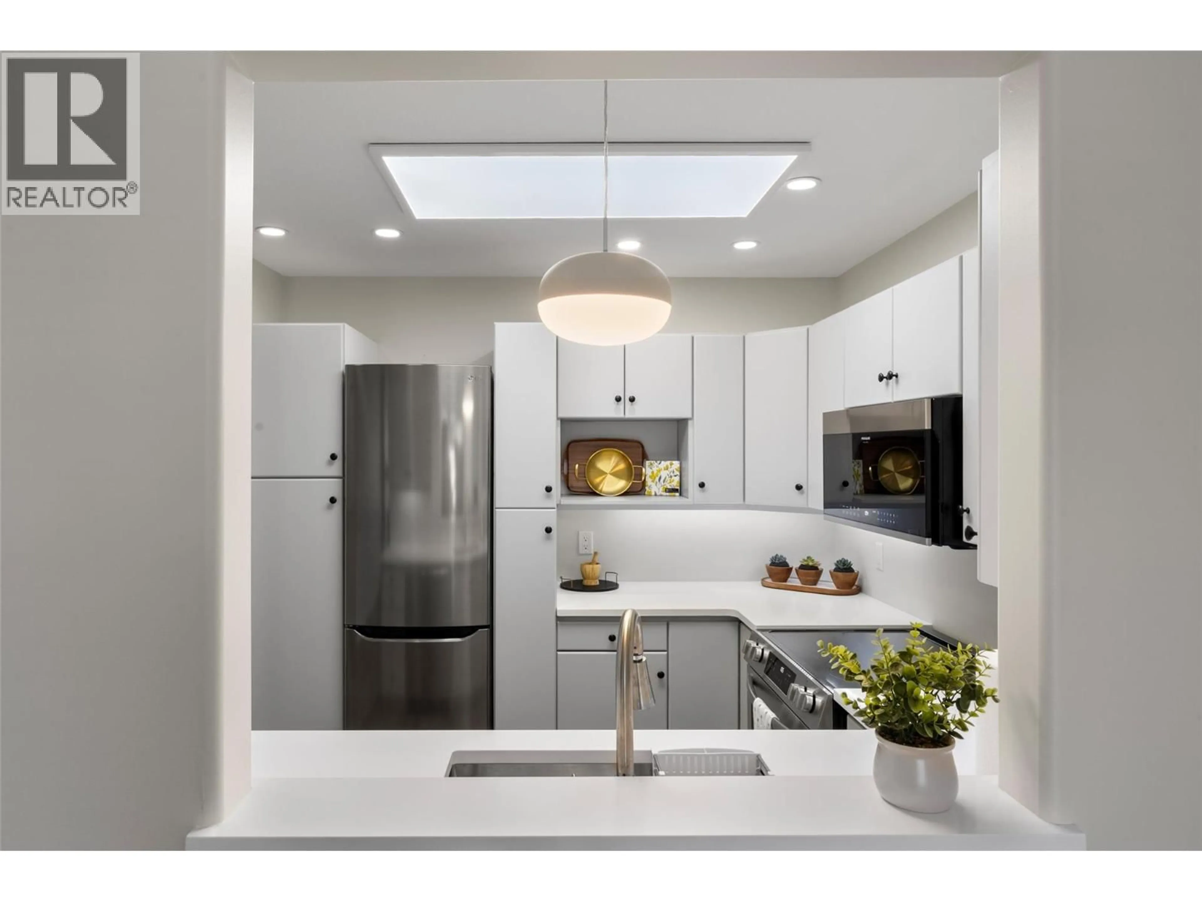 Contemporary kitchen, ceramic/tile floor for 203 - 490 LORNE STREET, Kamloops British Columbia V2C1W3