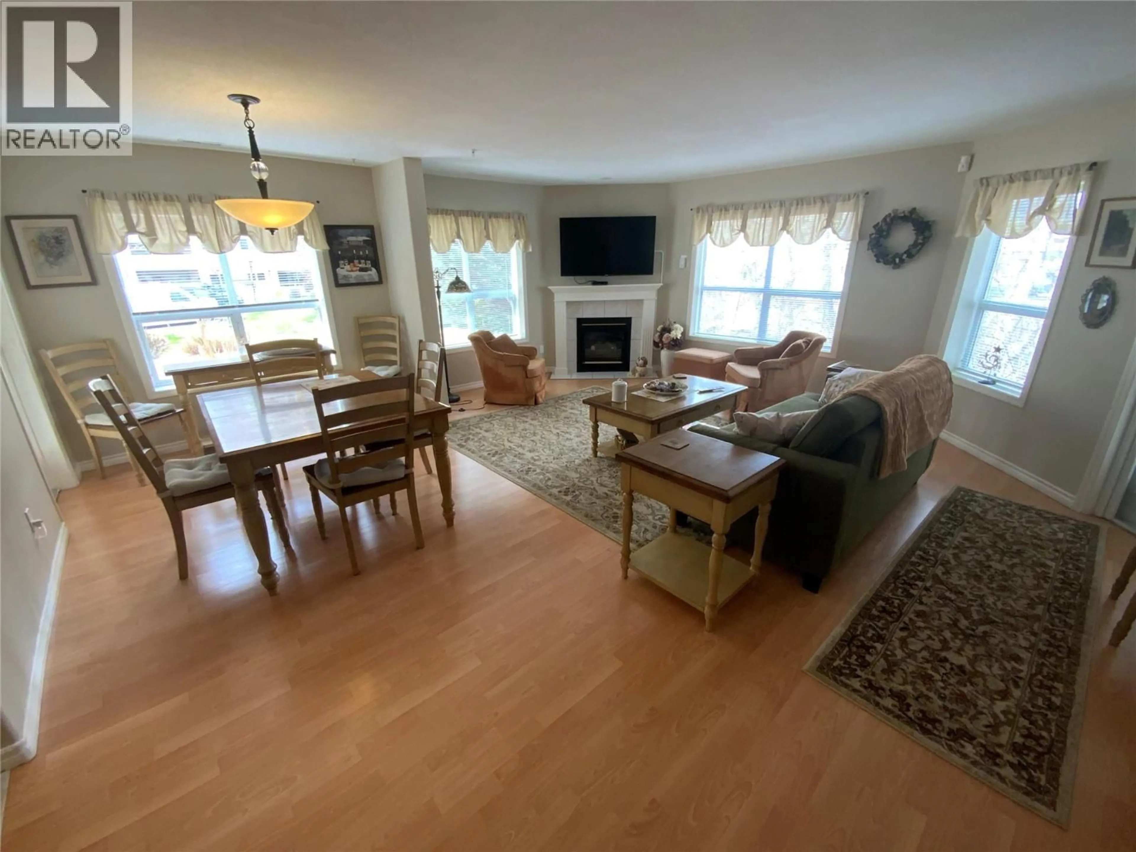 Living room with furniture, unknown for 101 - 2245 ATKINSON STREET, Penticton British Columbia V2A8R7