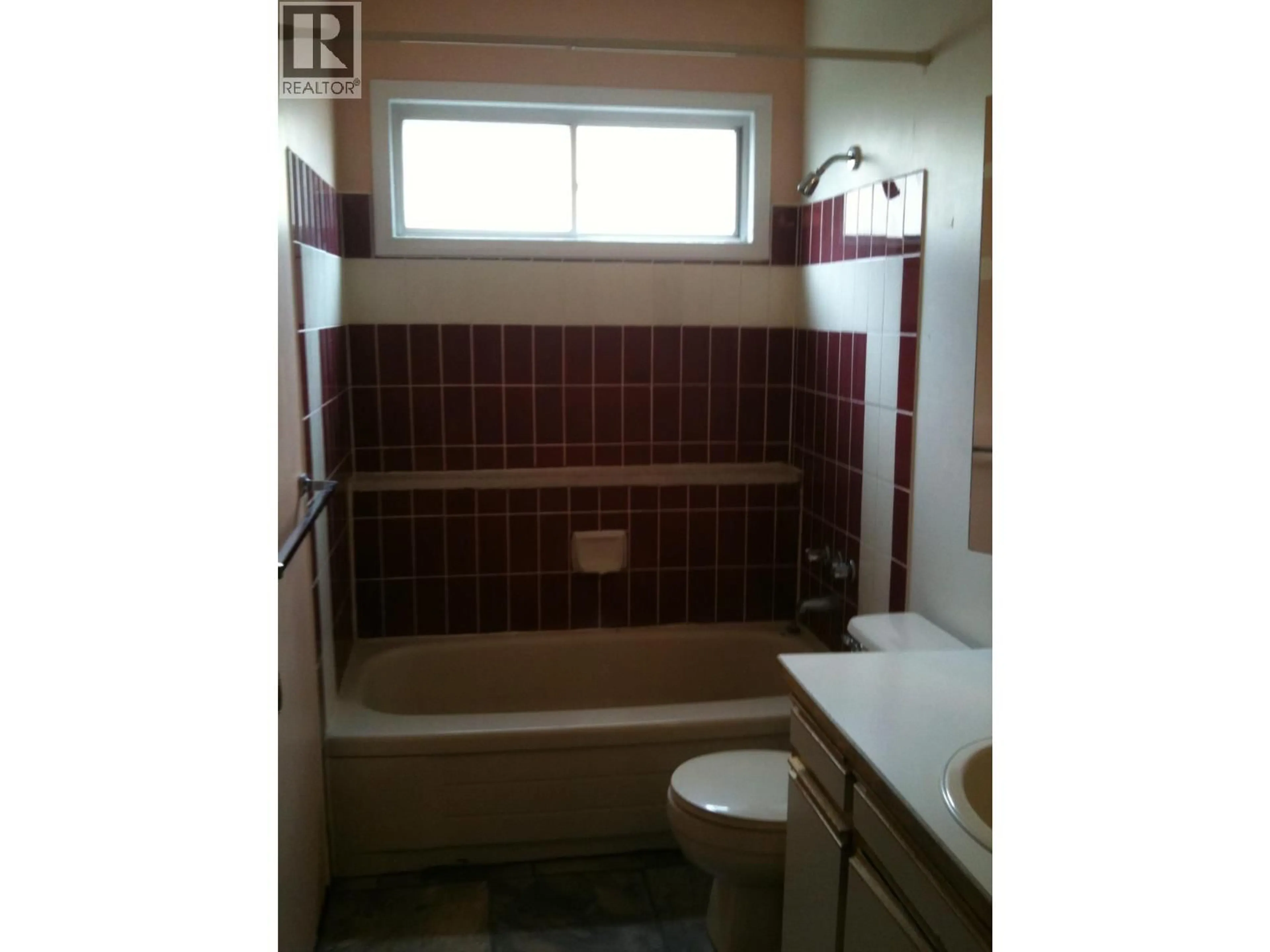 Standard bathroom, ceramic/tile floor for 2110 ETHEL STREET, Kelowna British Columbia V1Y2Z8