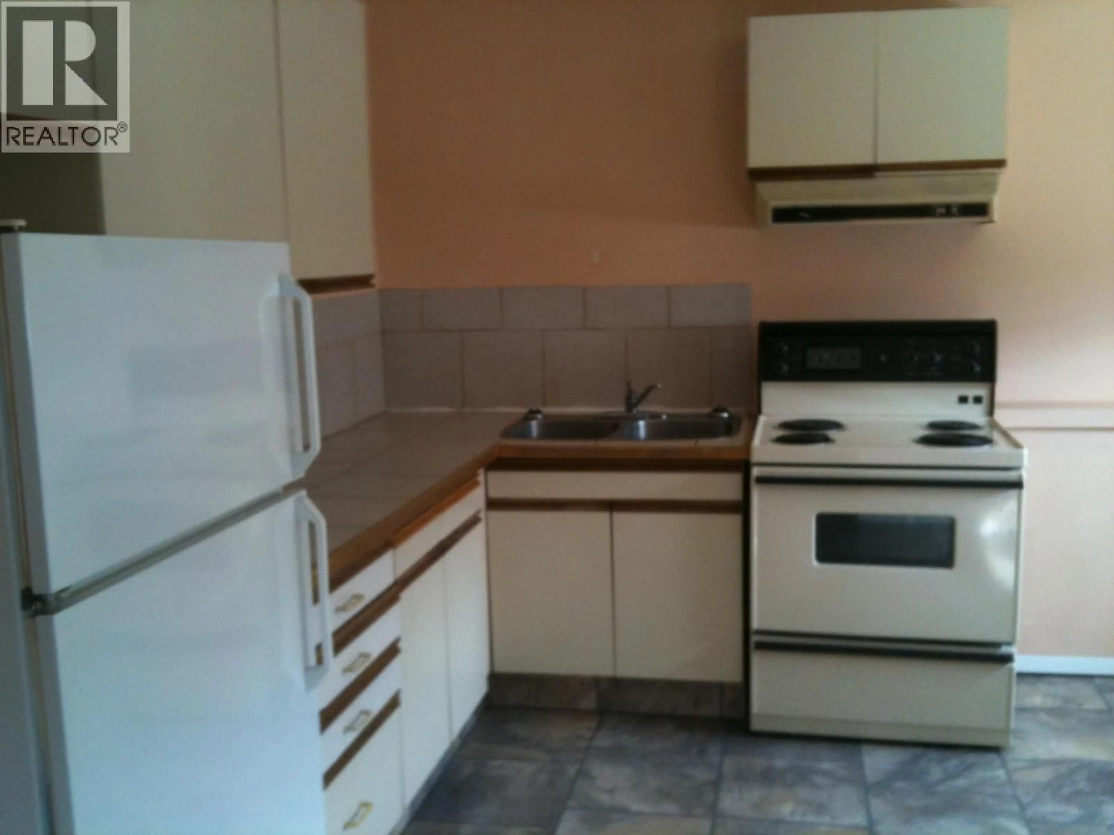 Standard kitchen, unknown for 2112 ETHEL STREET, Kelowna British Columbia V1Y2Z8