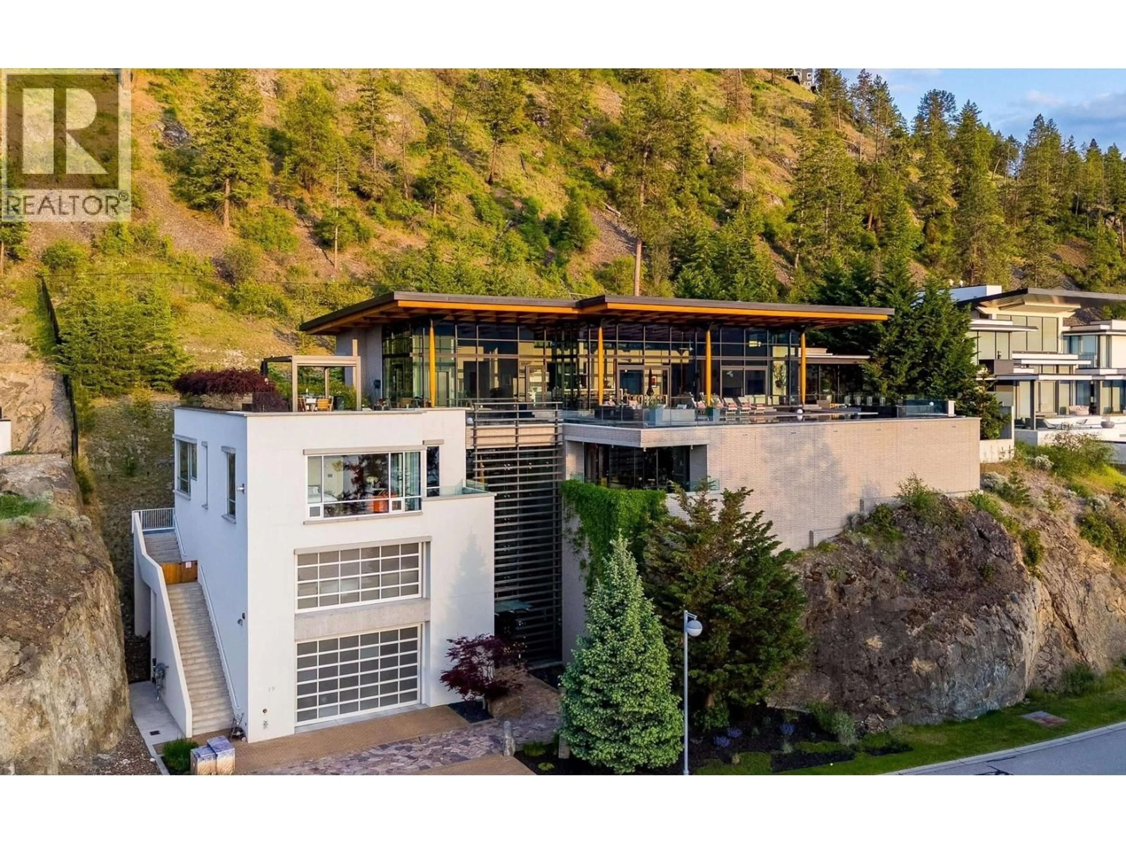 A pic from outside/outdoor area/front of a property/back of a property/a pic from drone, unknown for 19 - 180 SHEERWATER COURT, Kelowna British Columbia V1V2X1