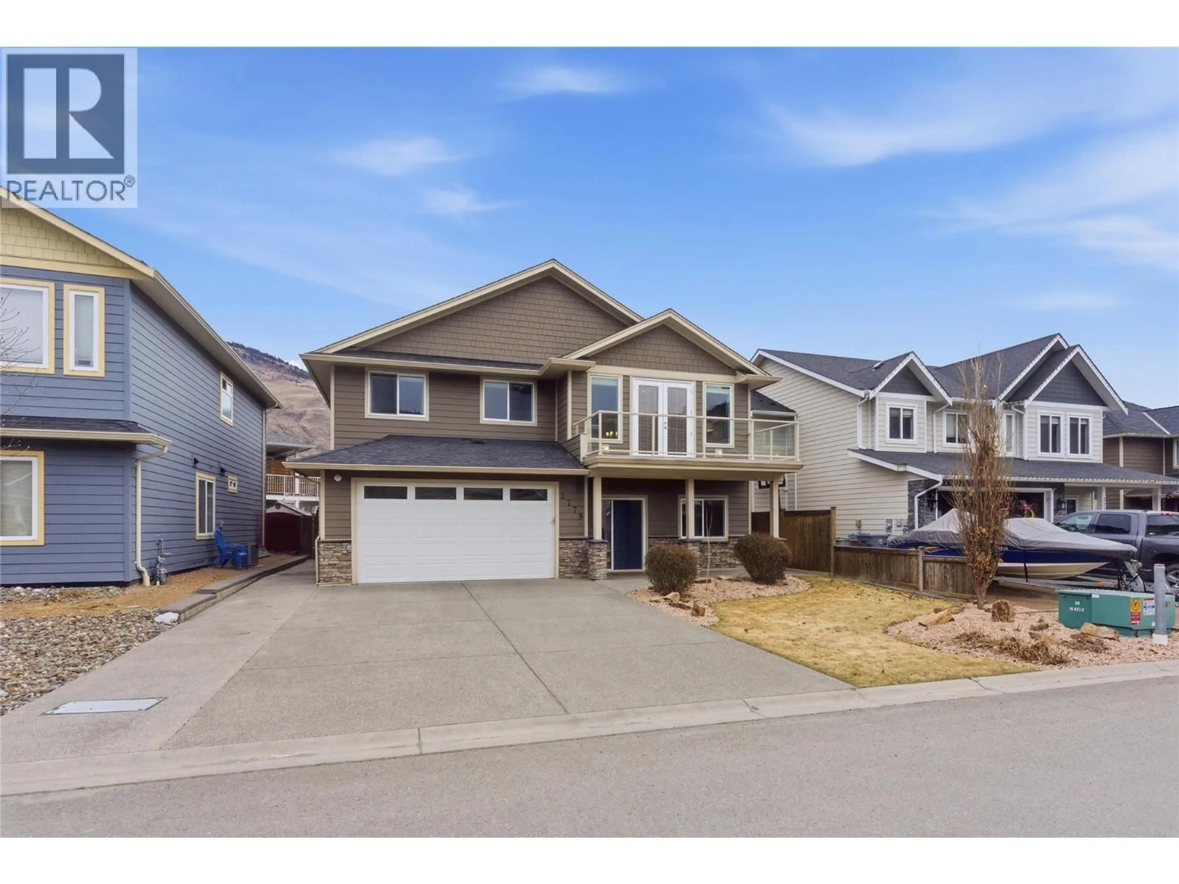 Home with vinyl exterior material, street for 2779 BEACHMOUNT CRESCENT, Kamloops British Columbia V2B0E6