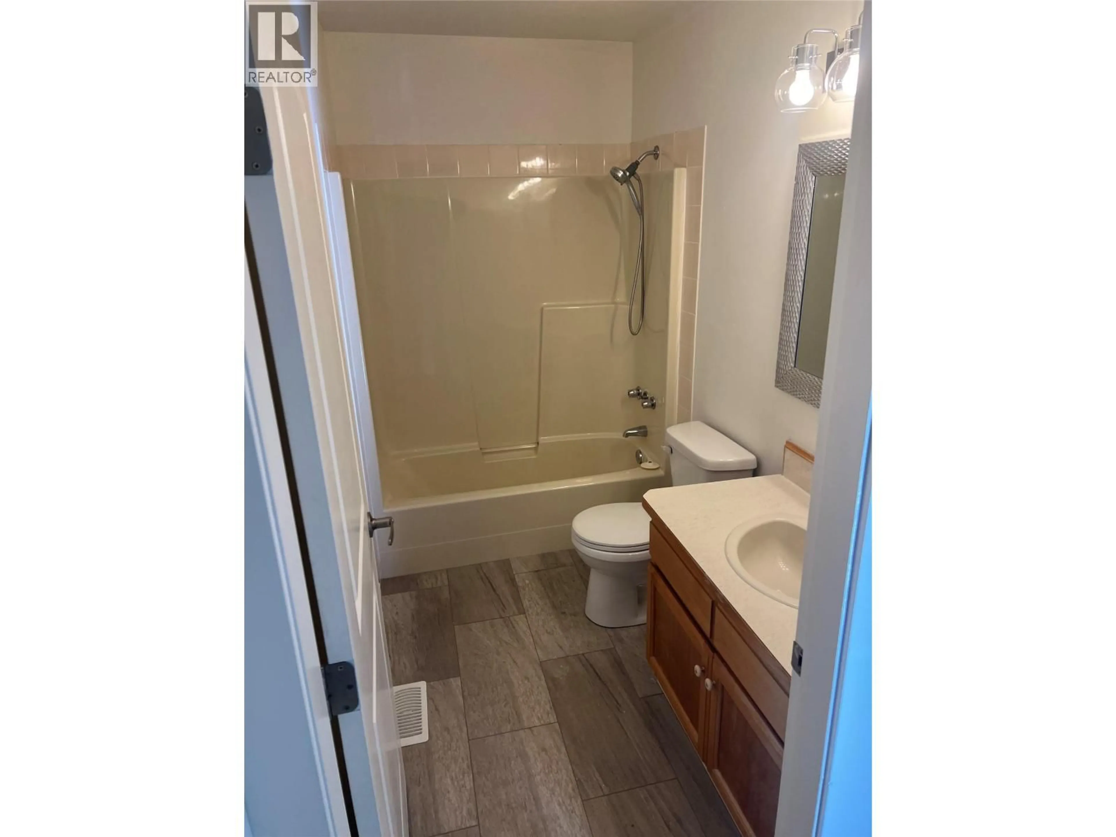 A pic of a room for 161 - 1458 PENTICTON AVENUE, Penticton British Columbia V2A8L3