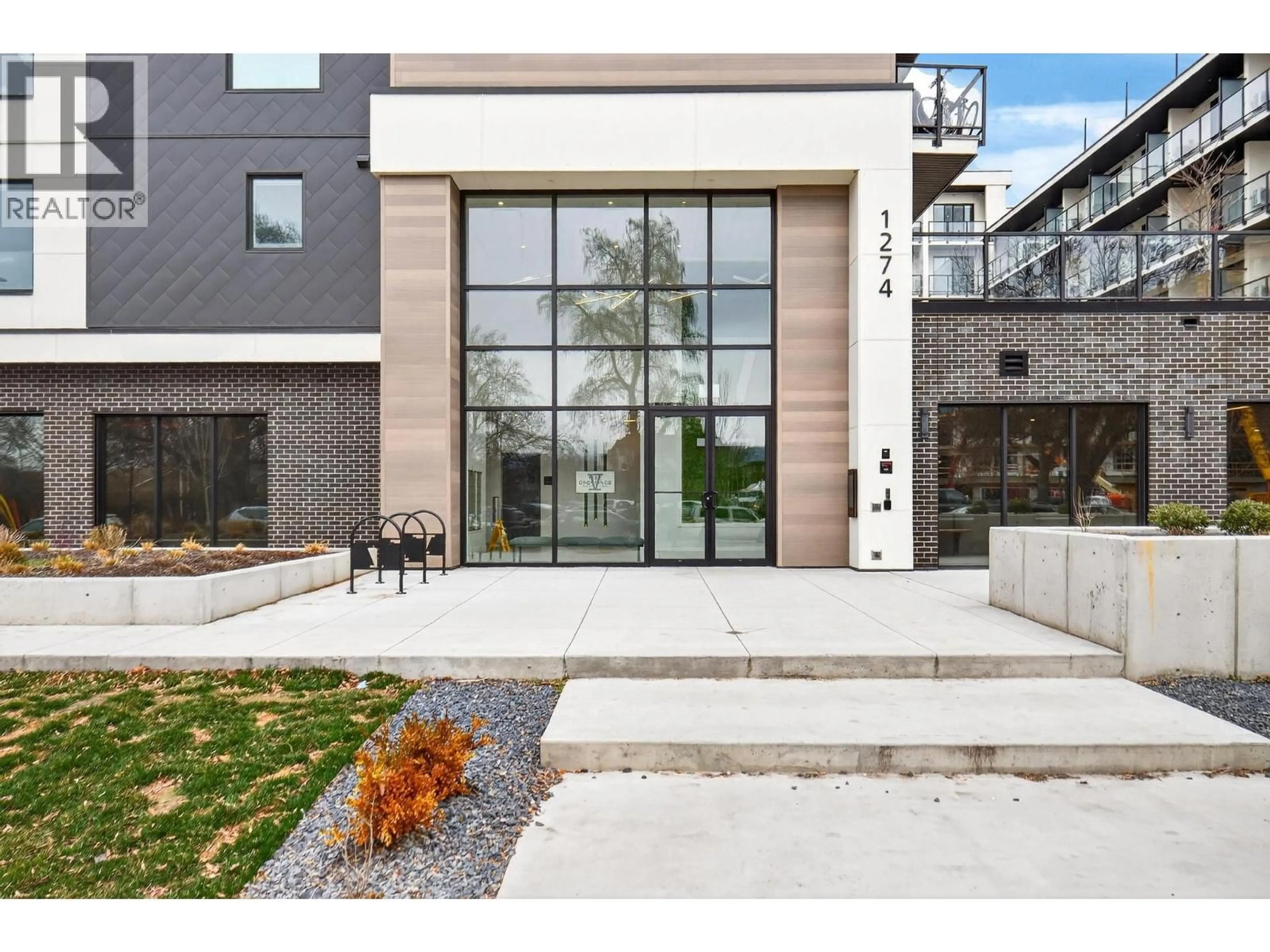 Home with brick exterior material, street for 440 - 1274 DEVONSHIRE AVENUE, Kelowna British Columbia V1Y0M7