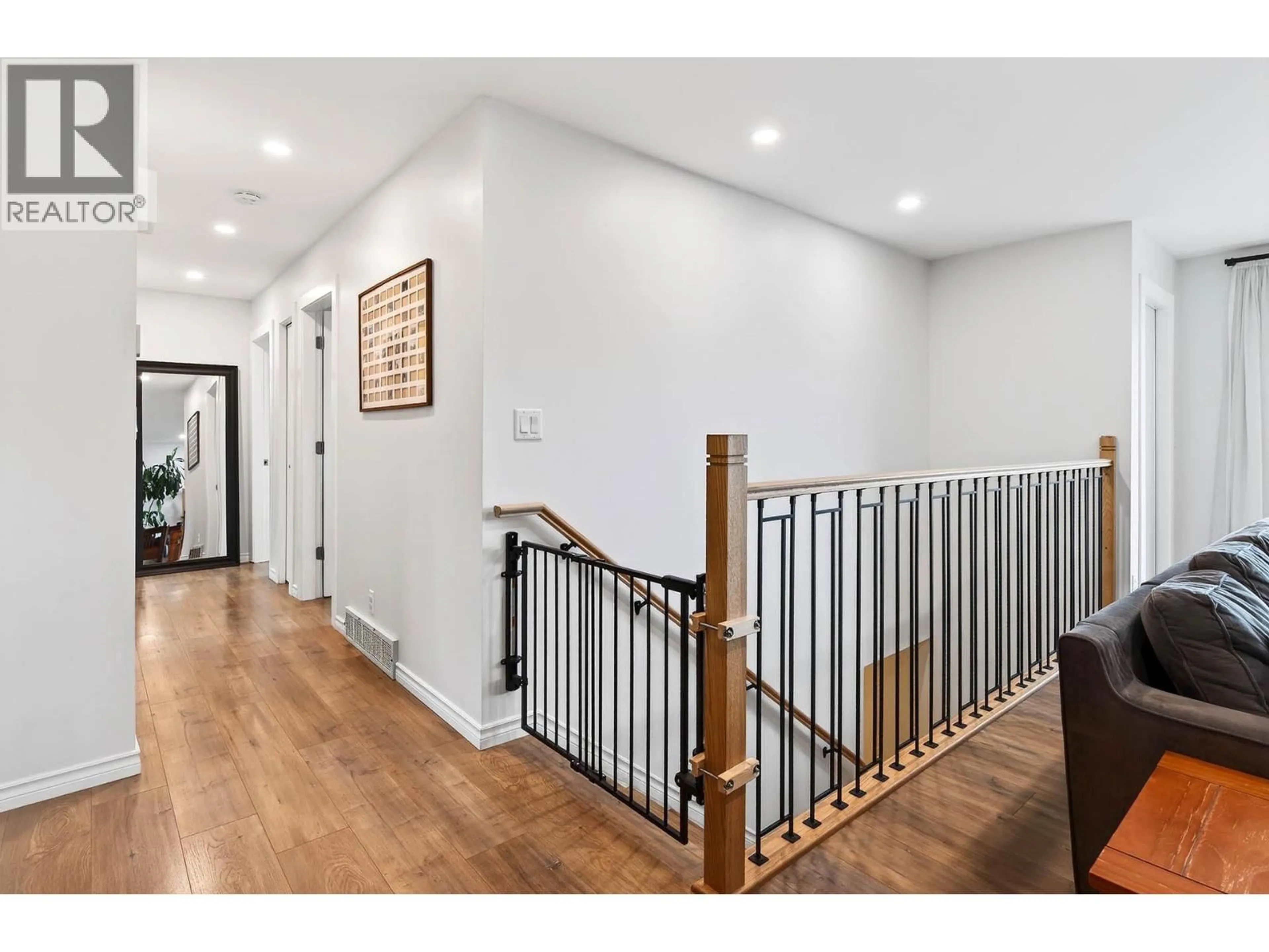 Indoor entryway for 747 CHAPARRAL PLACE, Kamloops British Columbia V2C5Y3