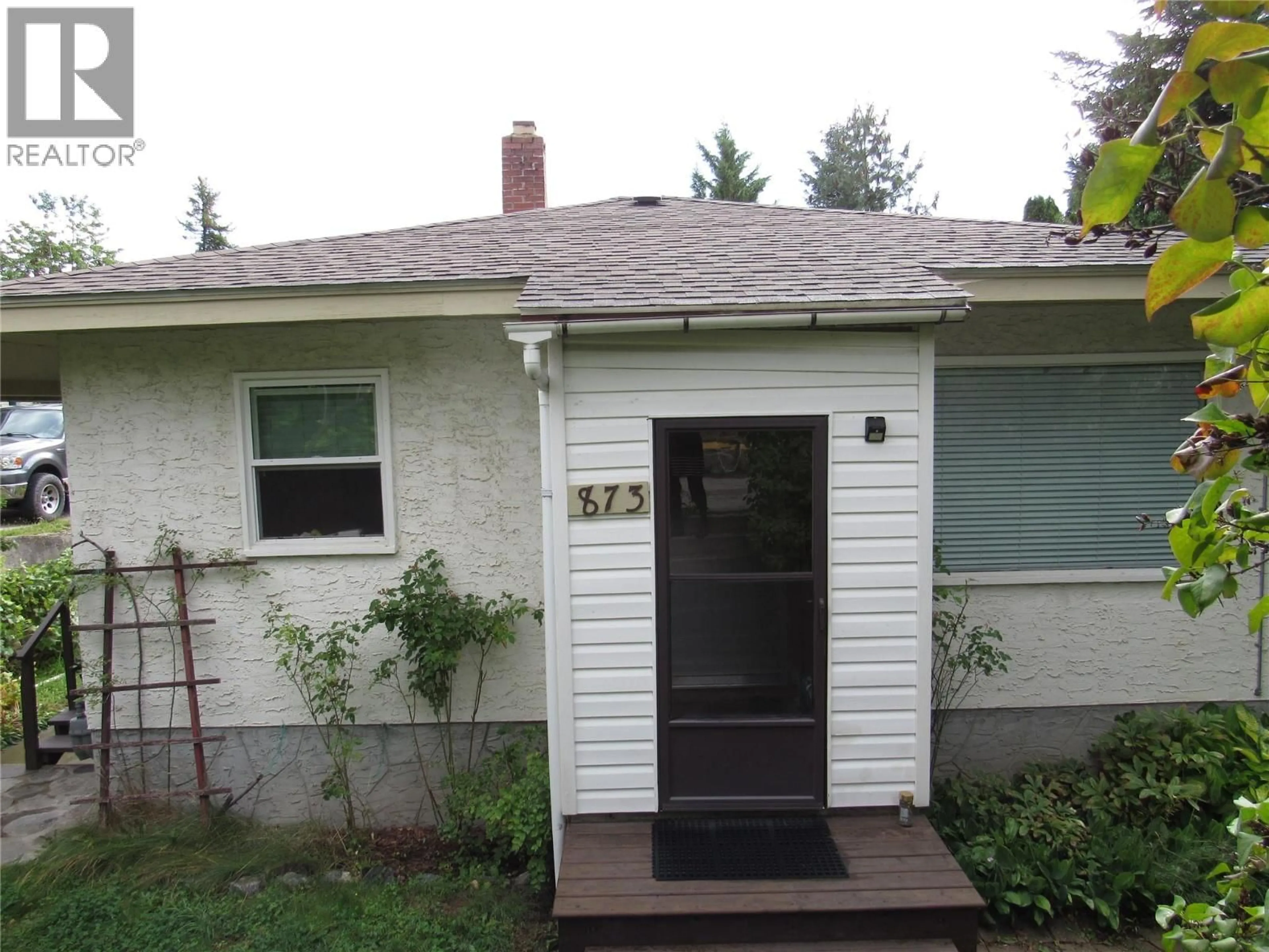 Home with vinyl exterior material, street for 873 7TH AVENUE, Castlegar British Columbia V1N1S1