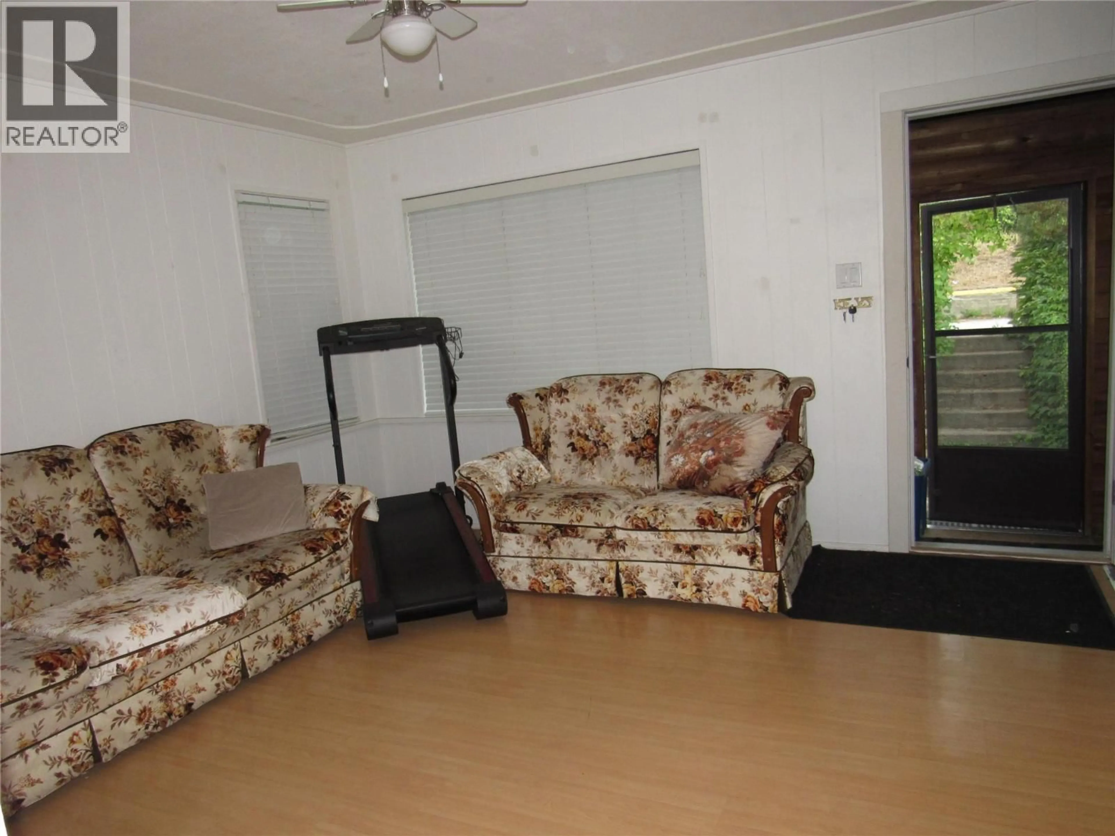 Living room with furniture, unknown for 873 7TH AVENUE, Castlegar British Columbia V1N1S1