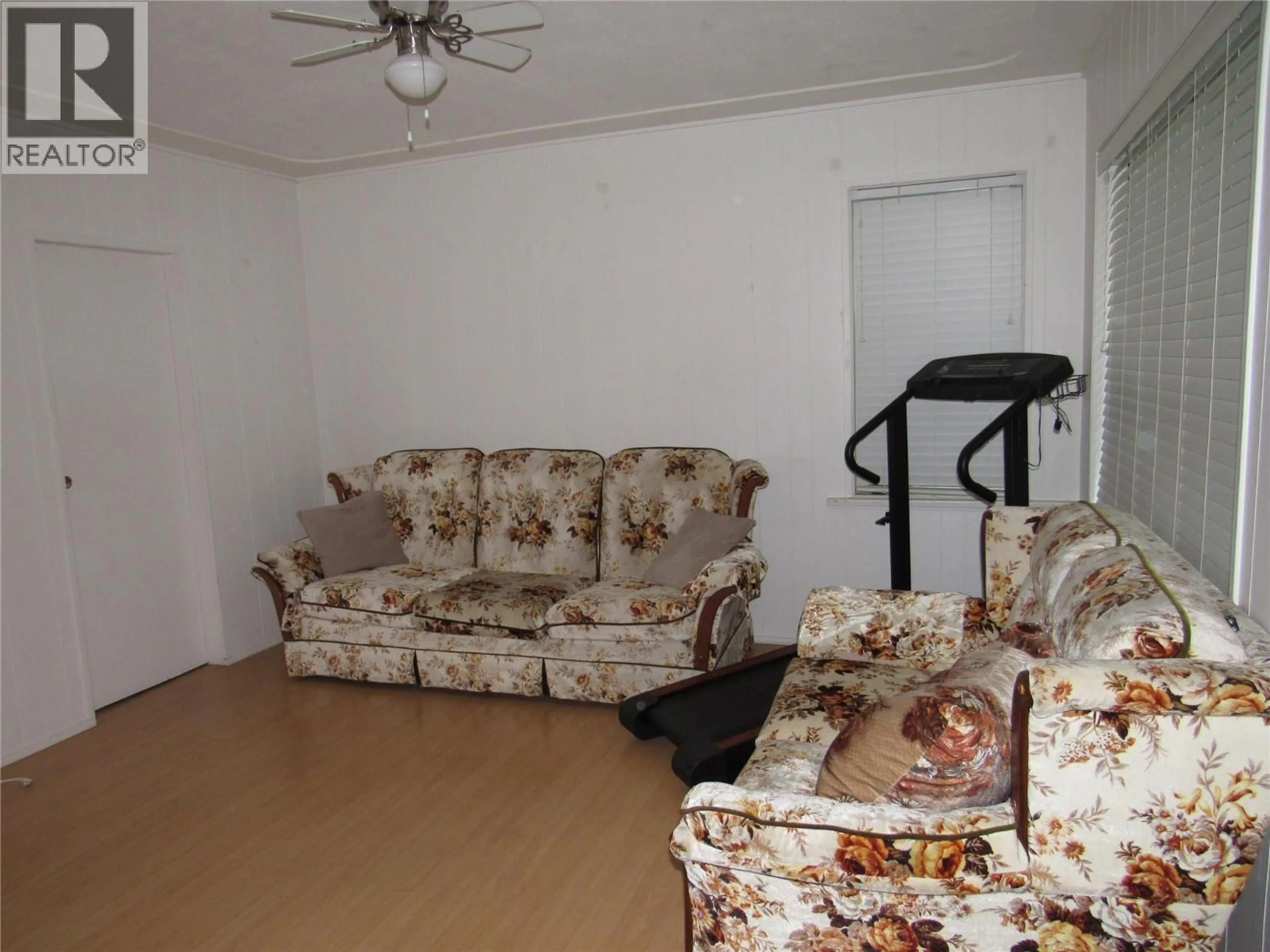 Living room with furniture, unknown for 873 7TH AVENUE, Castlegar British Columbia V1N1S1