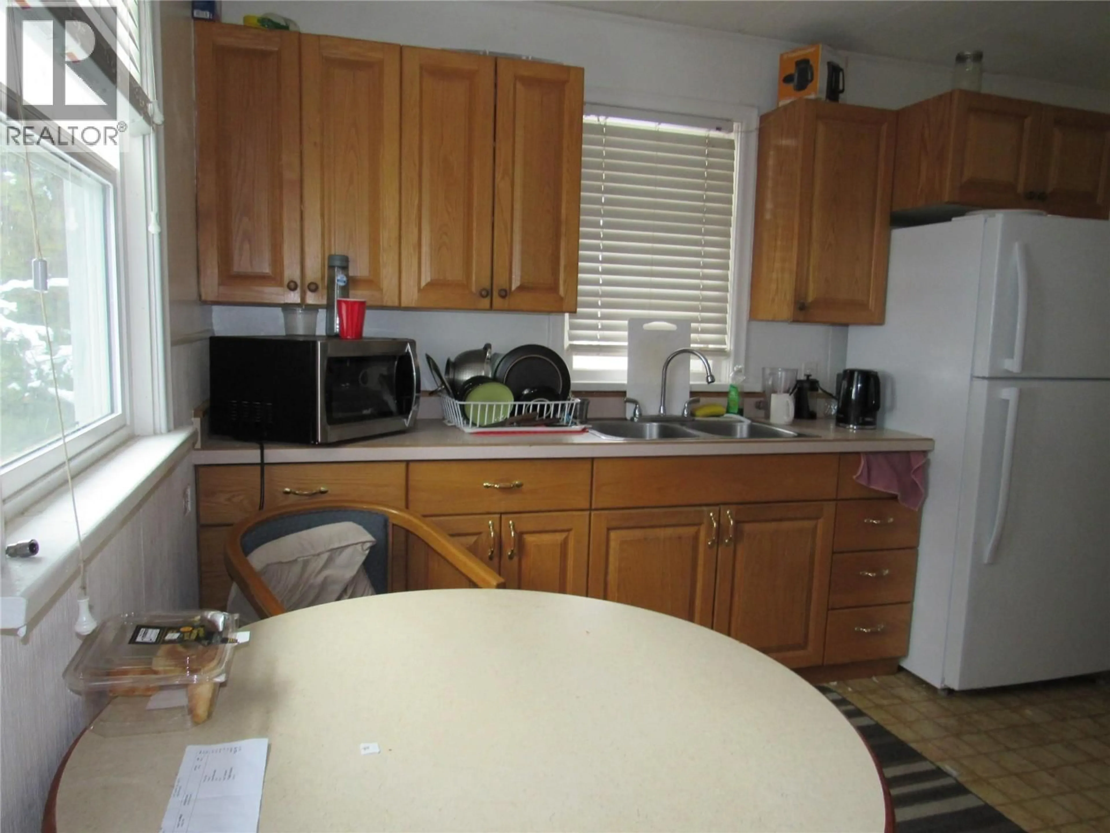 Standard kitchen, unknown for 873 7TH AVENUE, Castlegar British Columbia V1N1S1