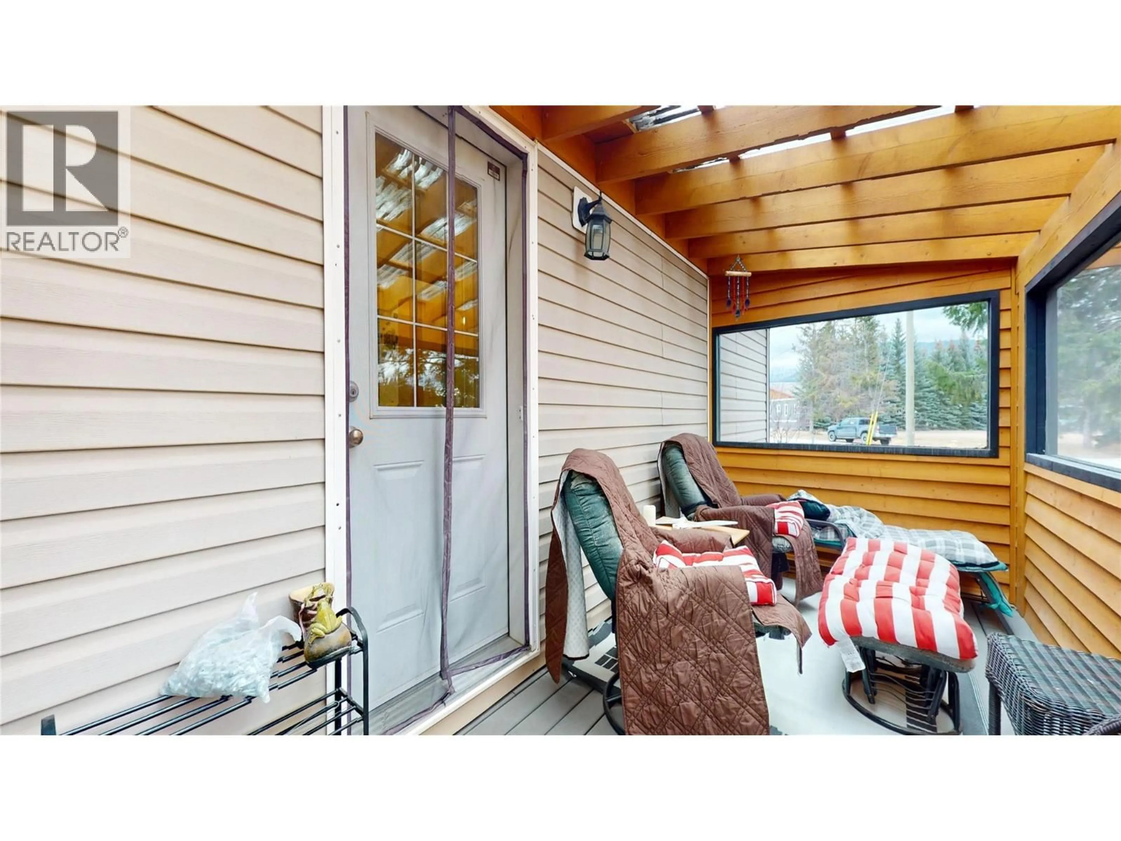 Patio, unknown for 4747 WILLOW AVENUE, Canal Flats British Columbia V0B1B0