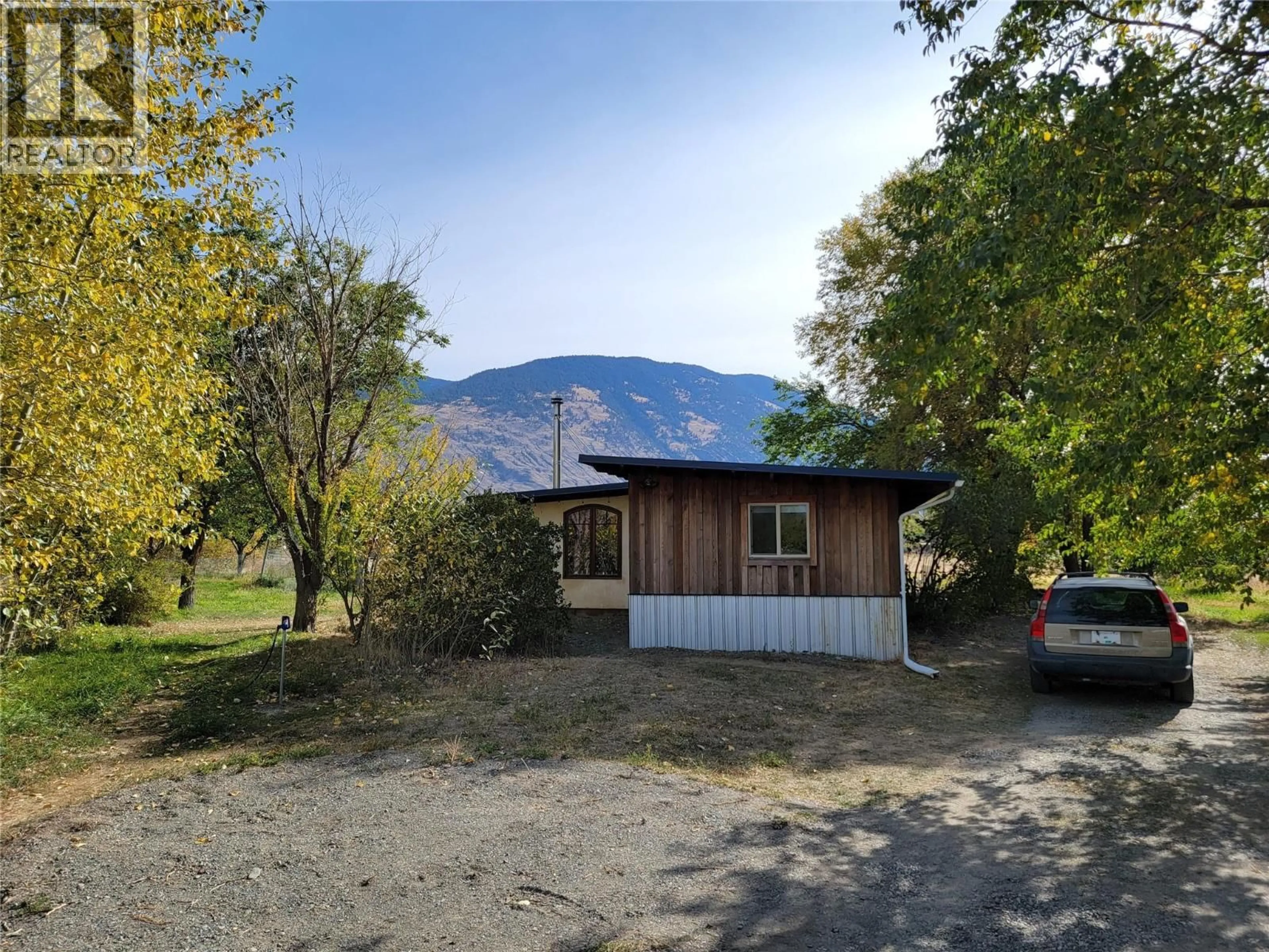 A pic from outside/outdoor area/front of a property/back of a property/a pic from drone, mountain view for 360 VLA ROAD, Cawston British Columbia V0X1C1
