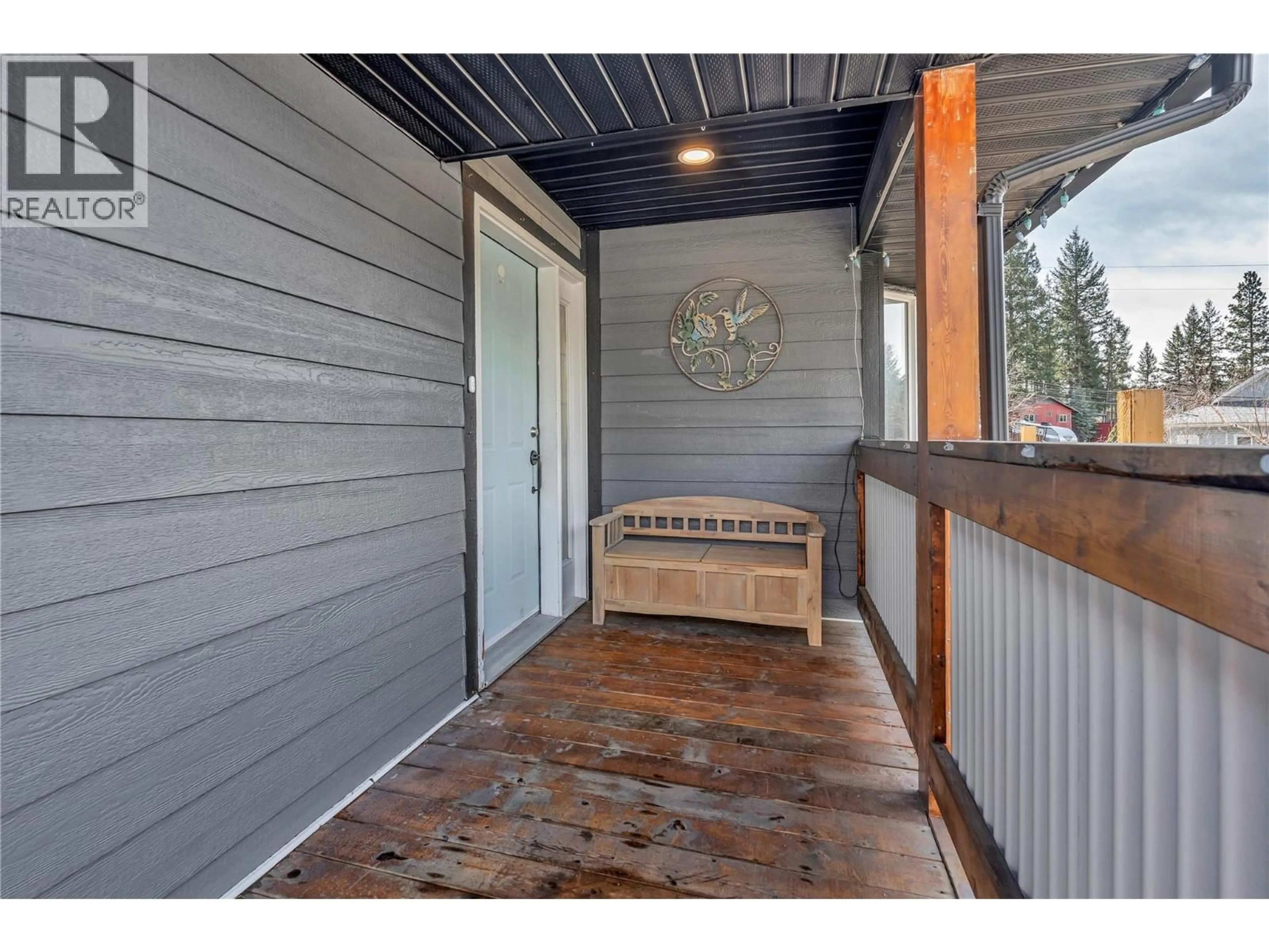 Indoor entryway for 154 EDGEWOOD DRIVE, Princeton British Columbia V0X1W0