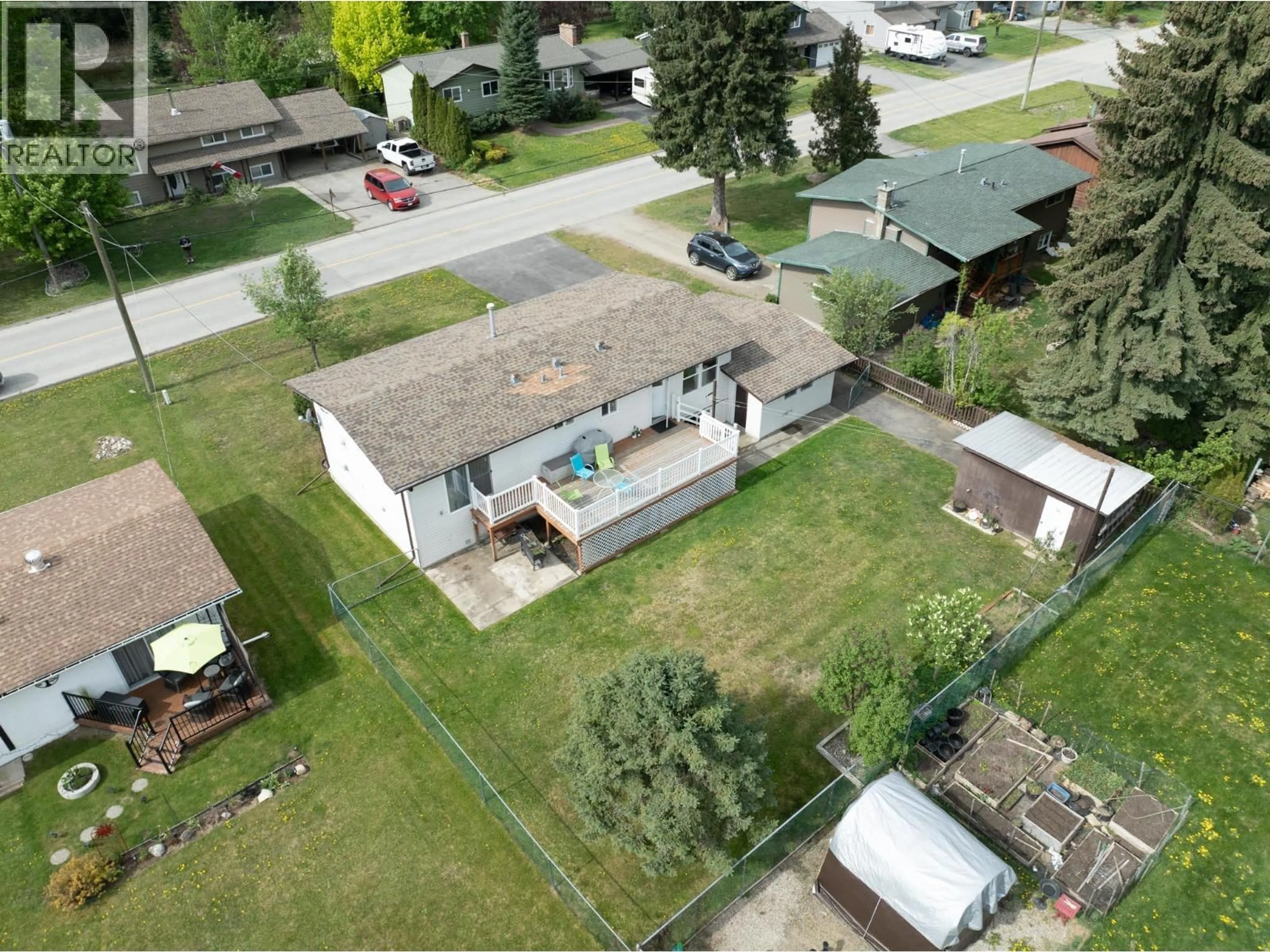 A pic from outside/outdoor area/front of a property/back of a property/a pic from drone, street for 1002 NINTH STREET, Salmo British Columbia V0G1Z0