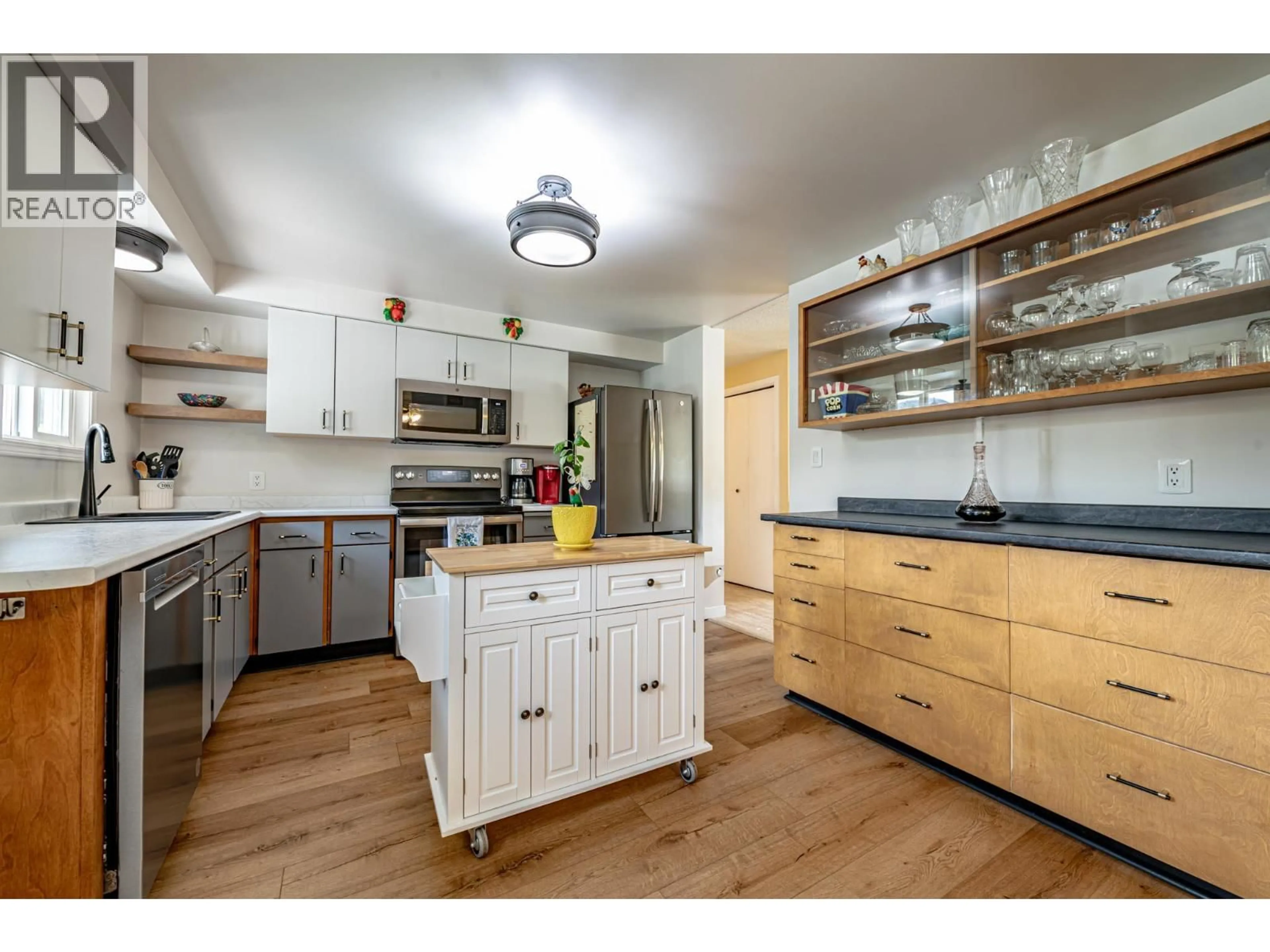 Open concept kitchen, wood/laminate floor for 1002 NINTH STREET, Salmo British Columbia V0G1Z0