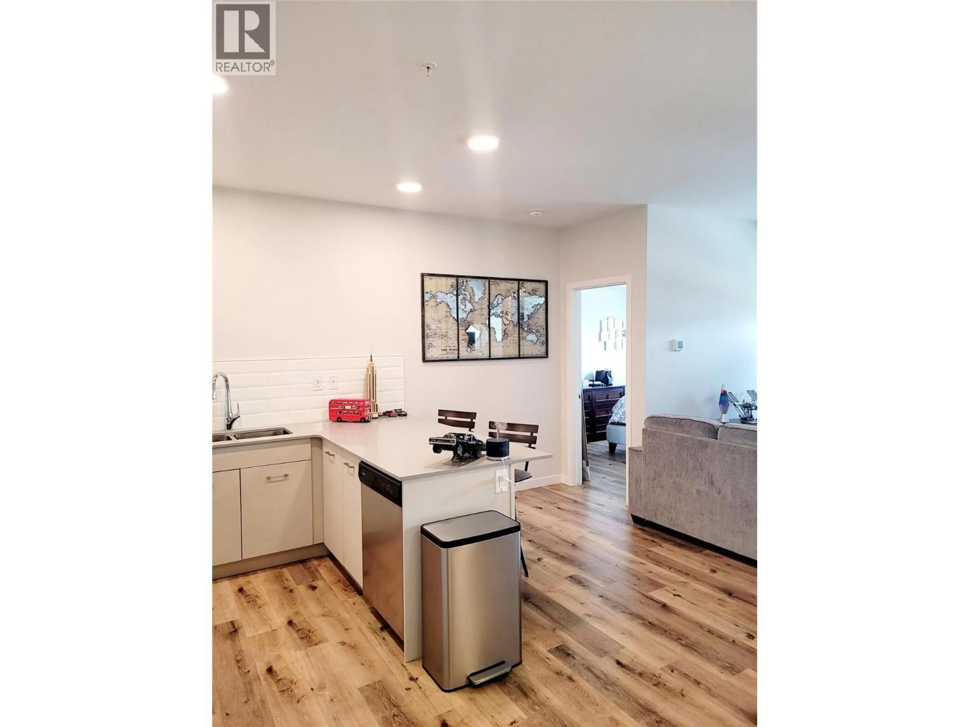 Open concept kitchen, unknown for 322 - 722 VALLEY ROAD, Kelowna British Columbia V1E2E6