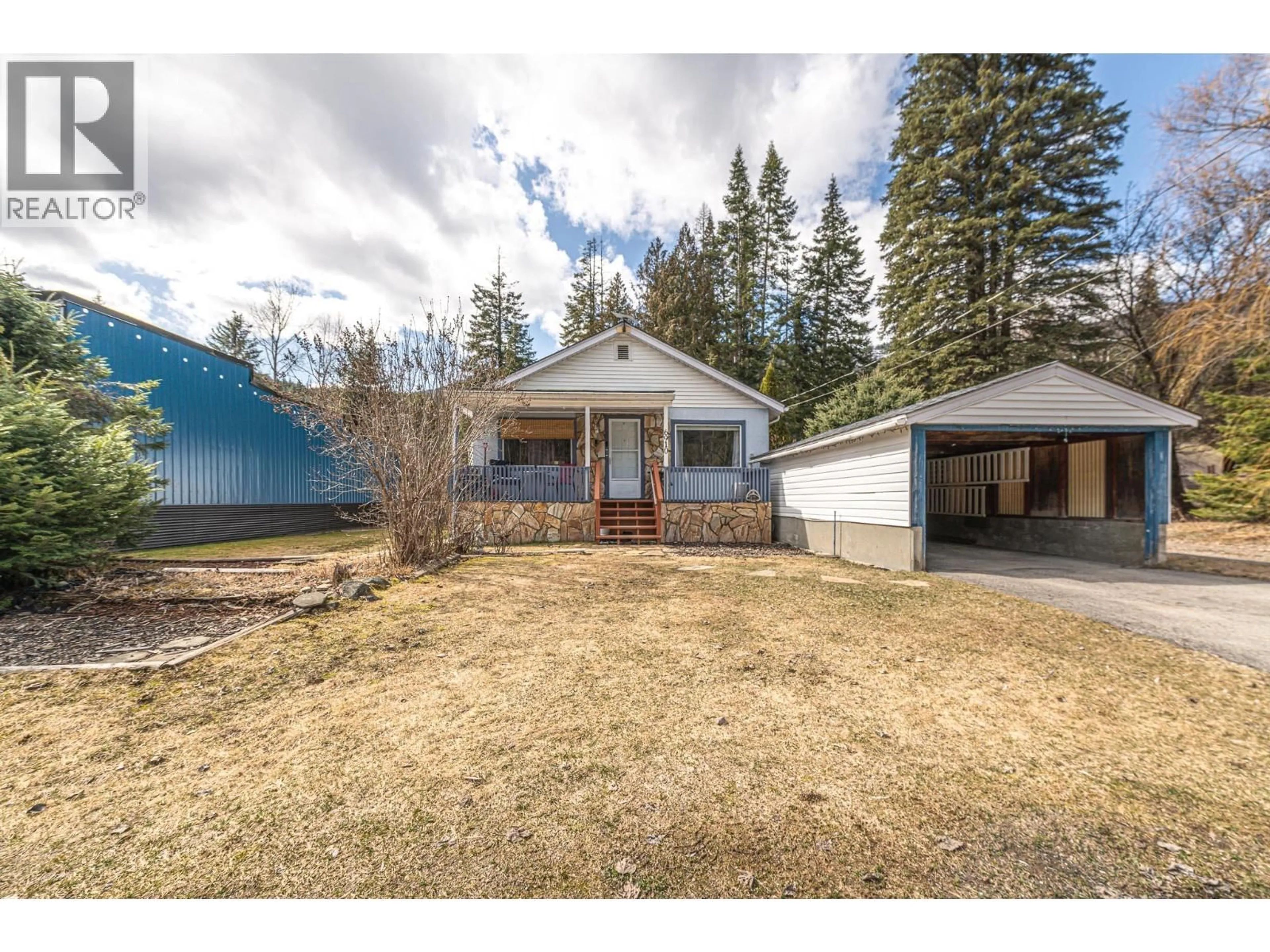 A pic from outside/outdoor area/front of a property/back of a property/a pic from drone, street for 6910 1ST AVENUE, Ymir British Columbia V0G2K0