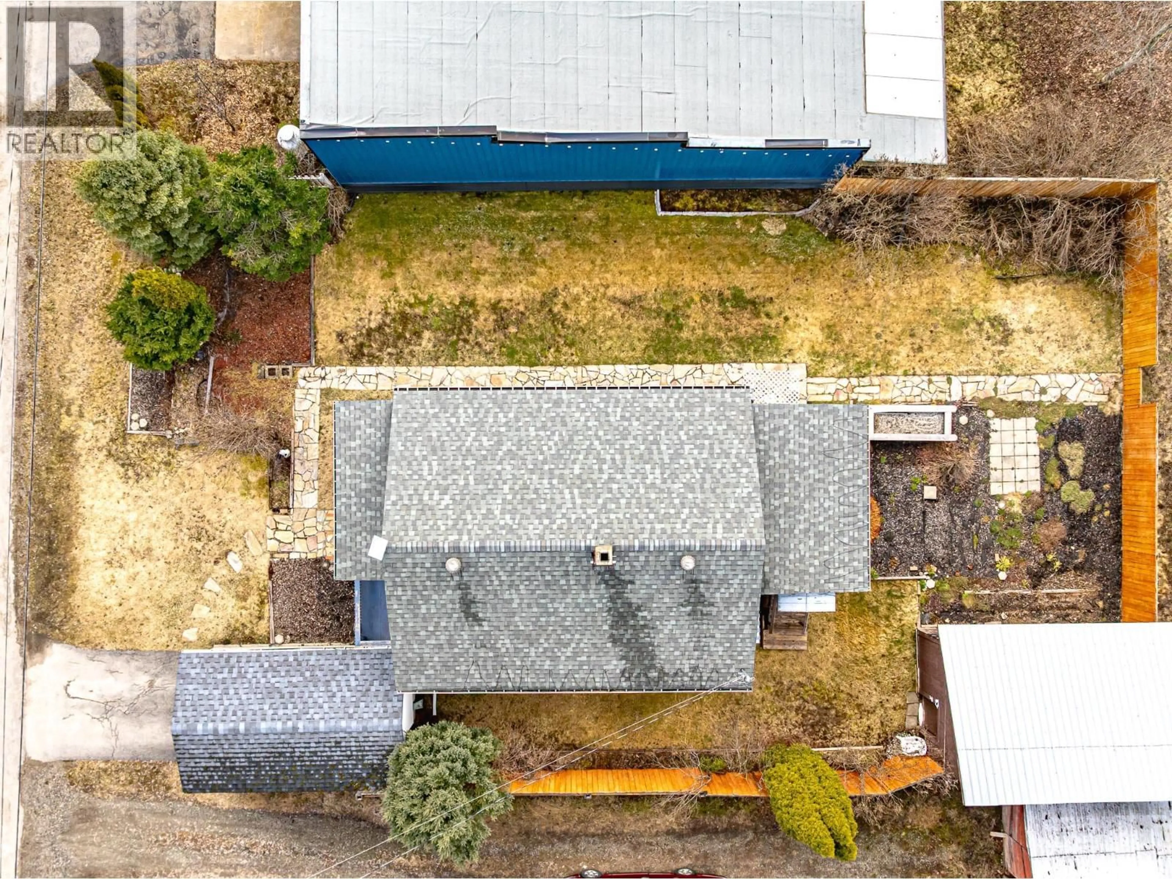 A pic from outside/outdoor area/front of a property/back of a property/a pic from drone, street for 6910 1ST AVENUE, Ymir British Columbia V0G2K0