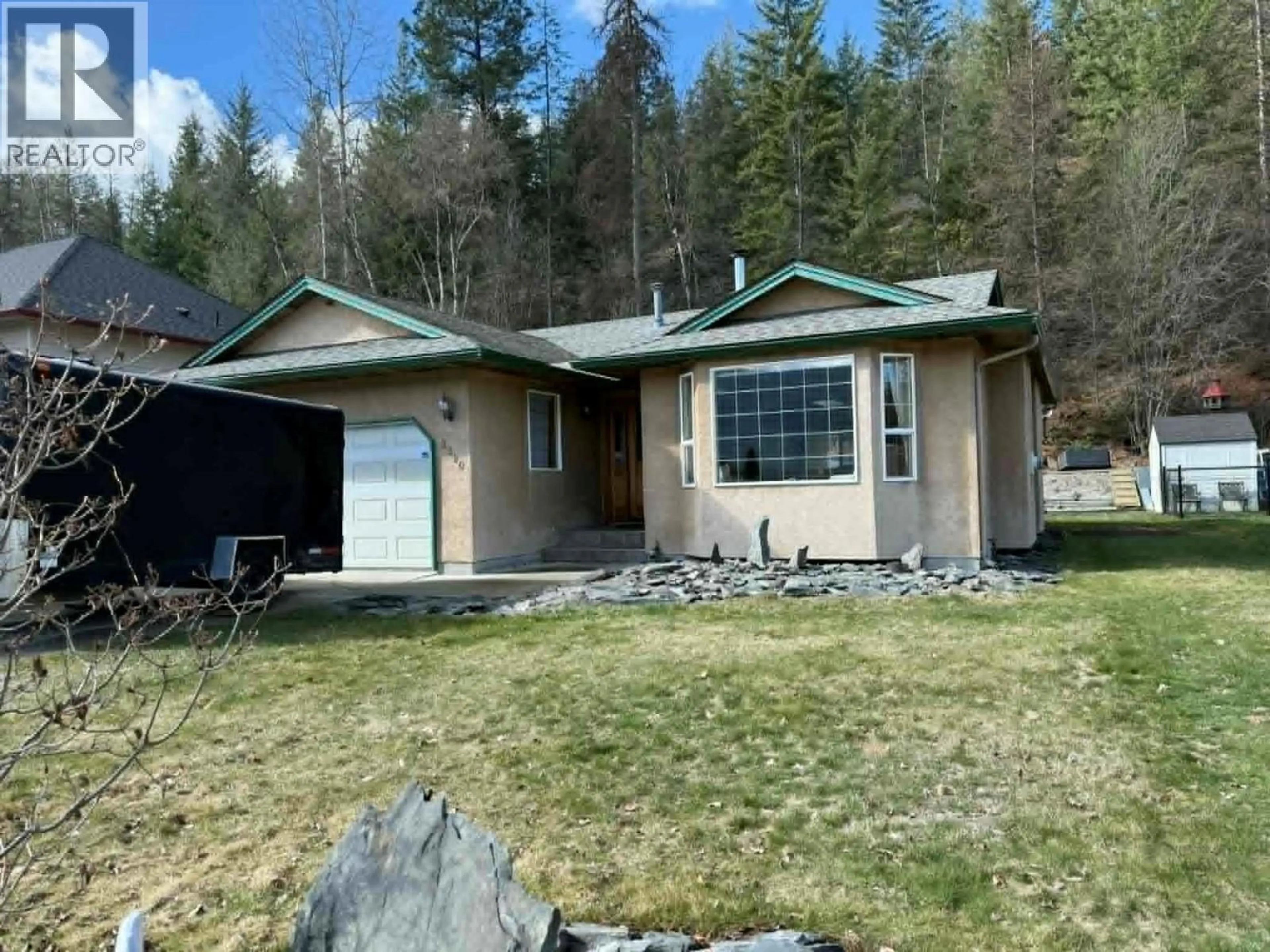 Home with vinyl exterior material, unknown for 3320 14TH AVENUE, Castlegar British Columbia V1N4G1