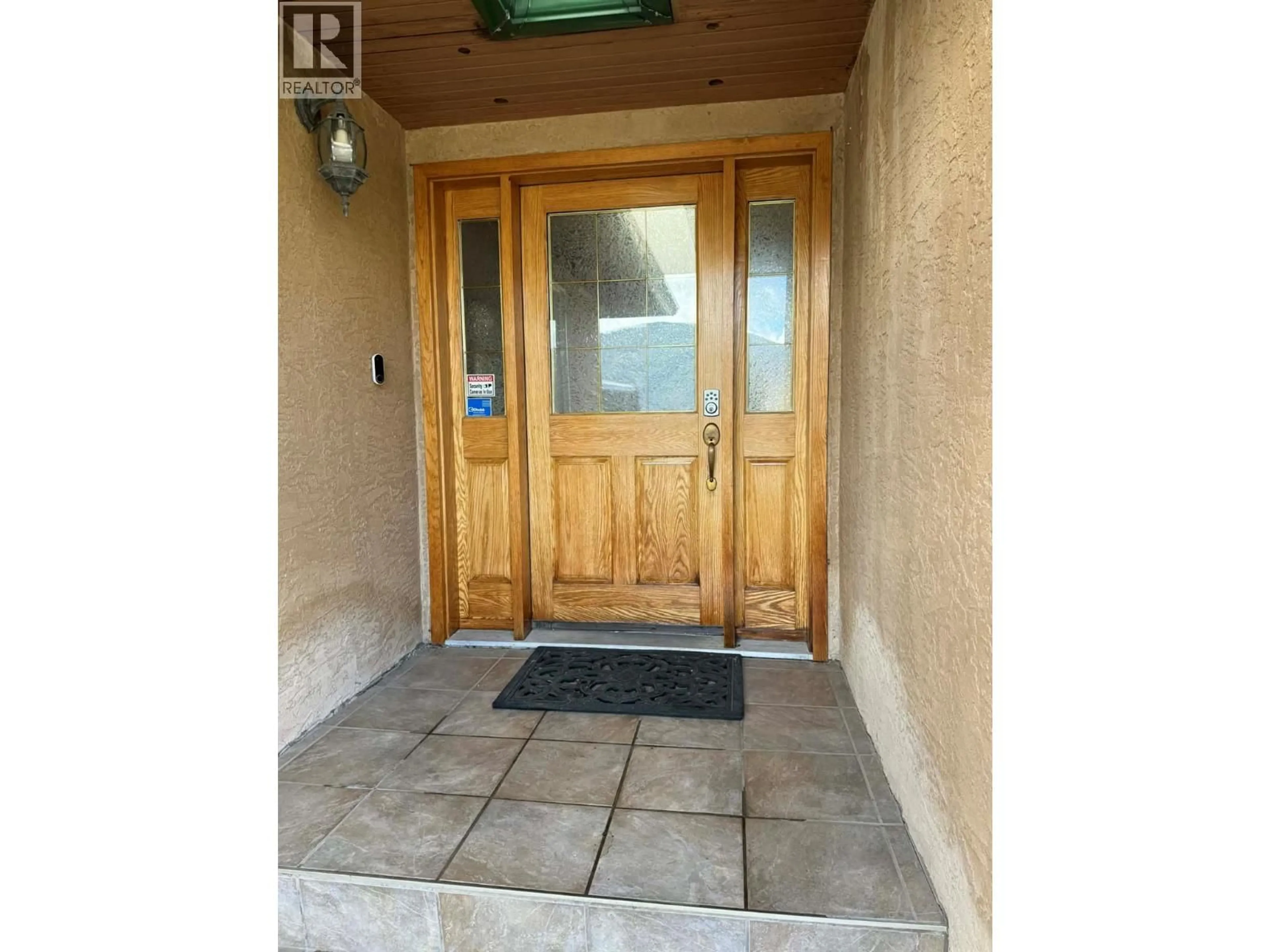 Indoor entryway for 3320 14TH AVENUE, Castlegar British Columbia V1N4G1