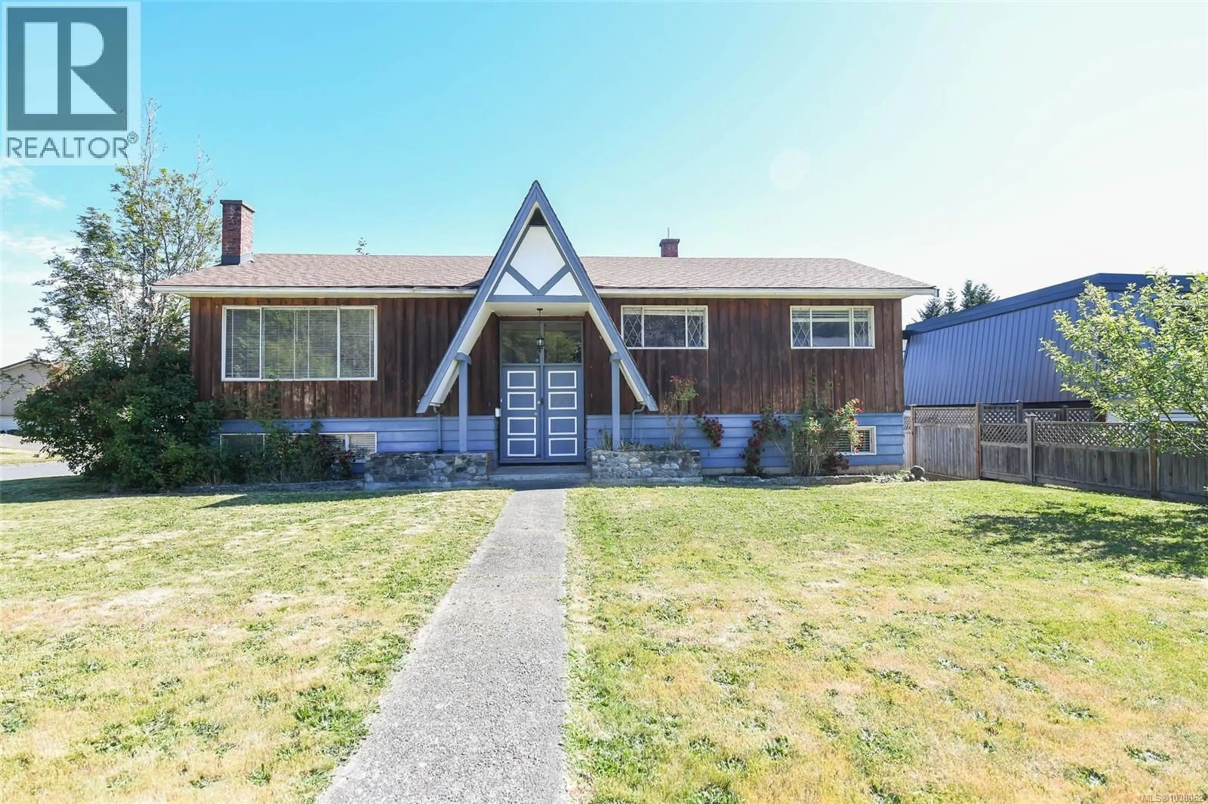 Home with vinyl exterior material, street for 2029 CEDAR CRESCENT, Courtenay British Columbia V9N3B8