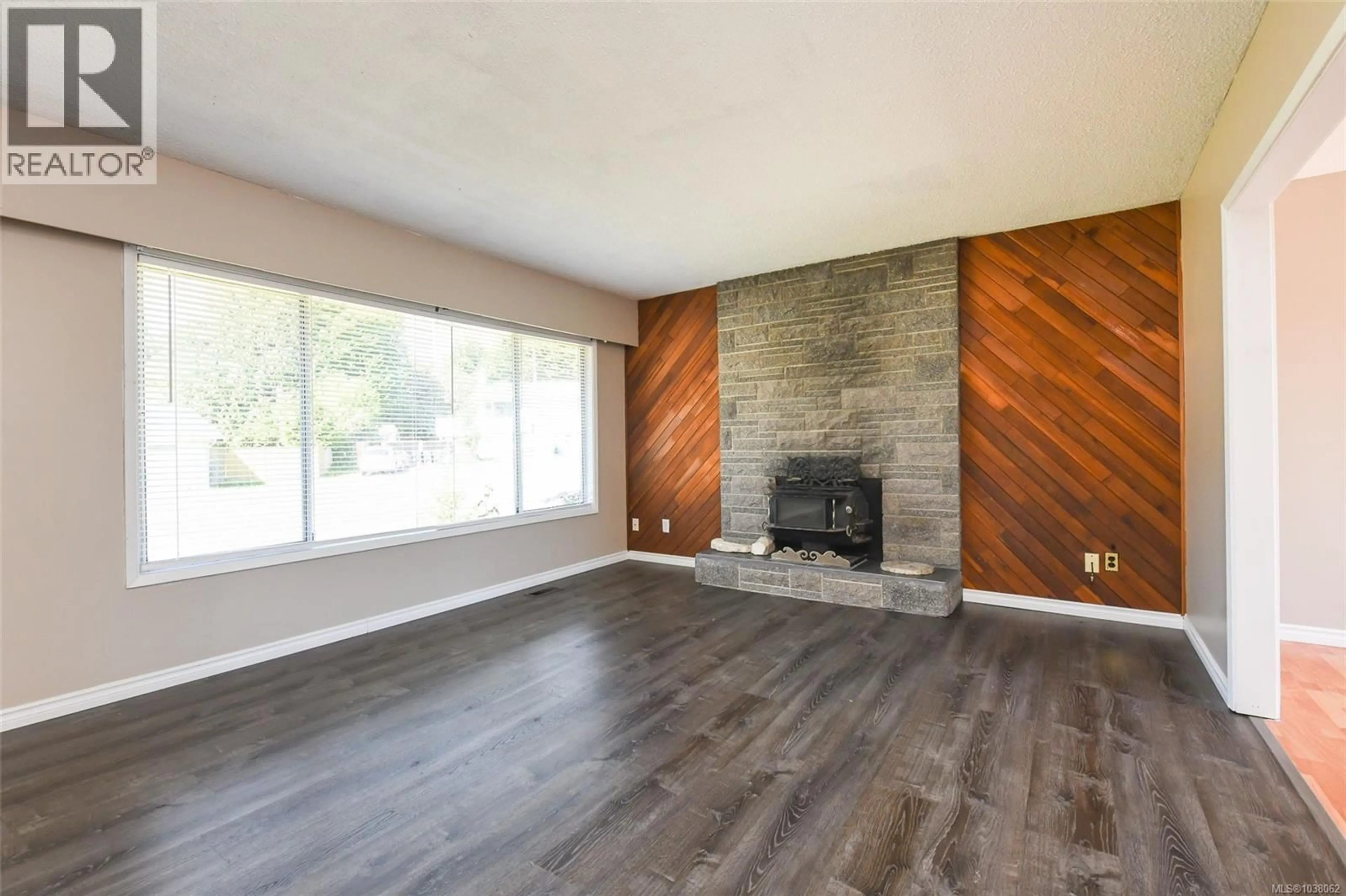 Living room with furniture, wood/laminate floor for 2029 CEDAR CRESCENT, Courtenay British Columbia V9N3B8