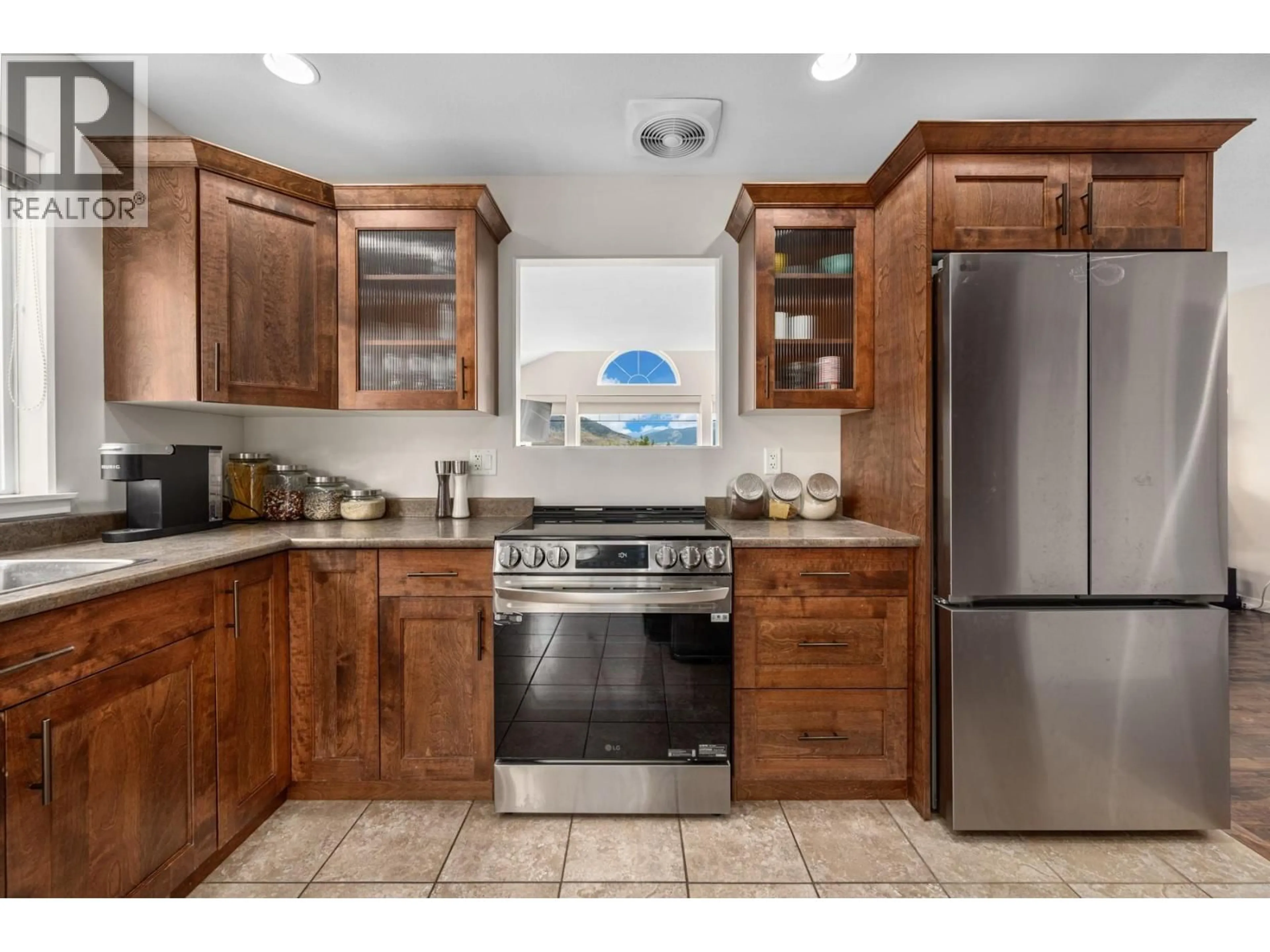 Standard kitchen, ceramic/tile floor for 2007 SADDLEBACK DRIVE, Kamloops British Columbia V2B0A6