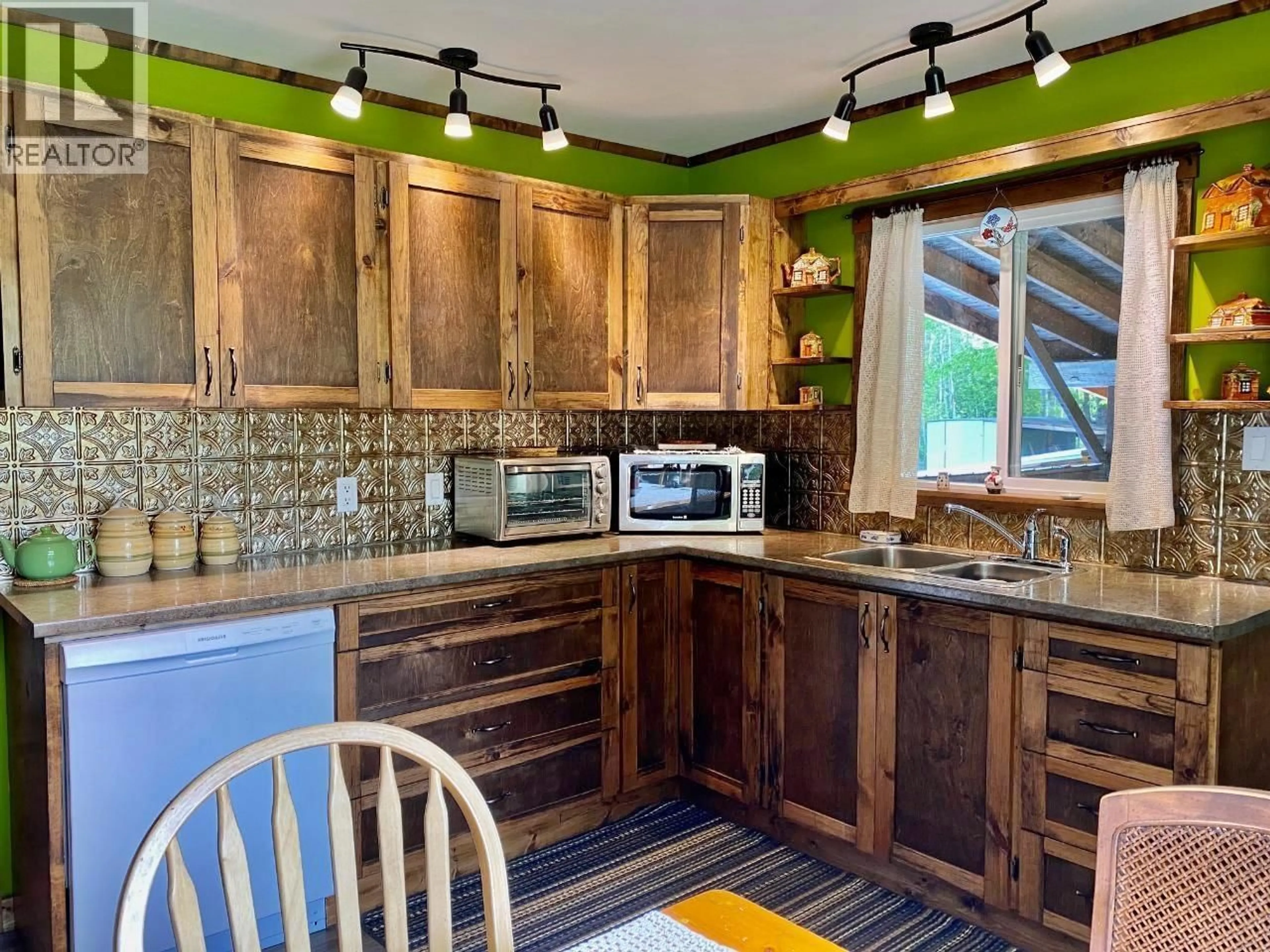 Rustic kitchen, wood/laminate floor for 435 WEBBER ROAD, Clearwater British Columbia V0E1N0