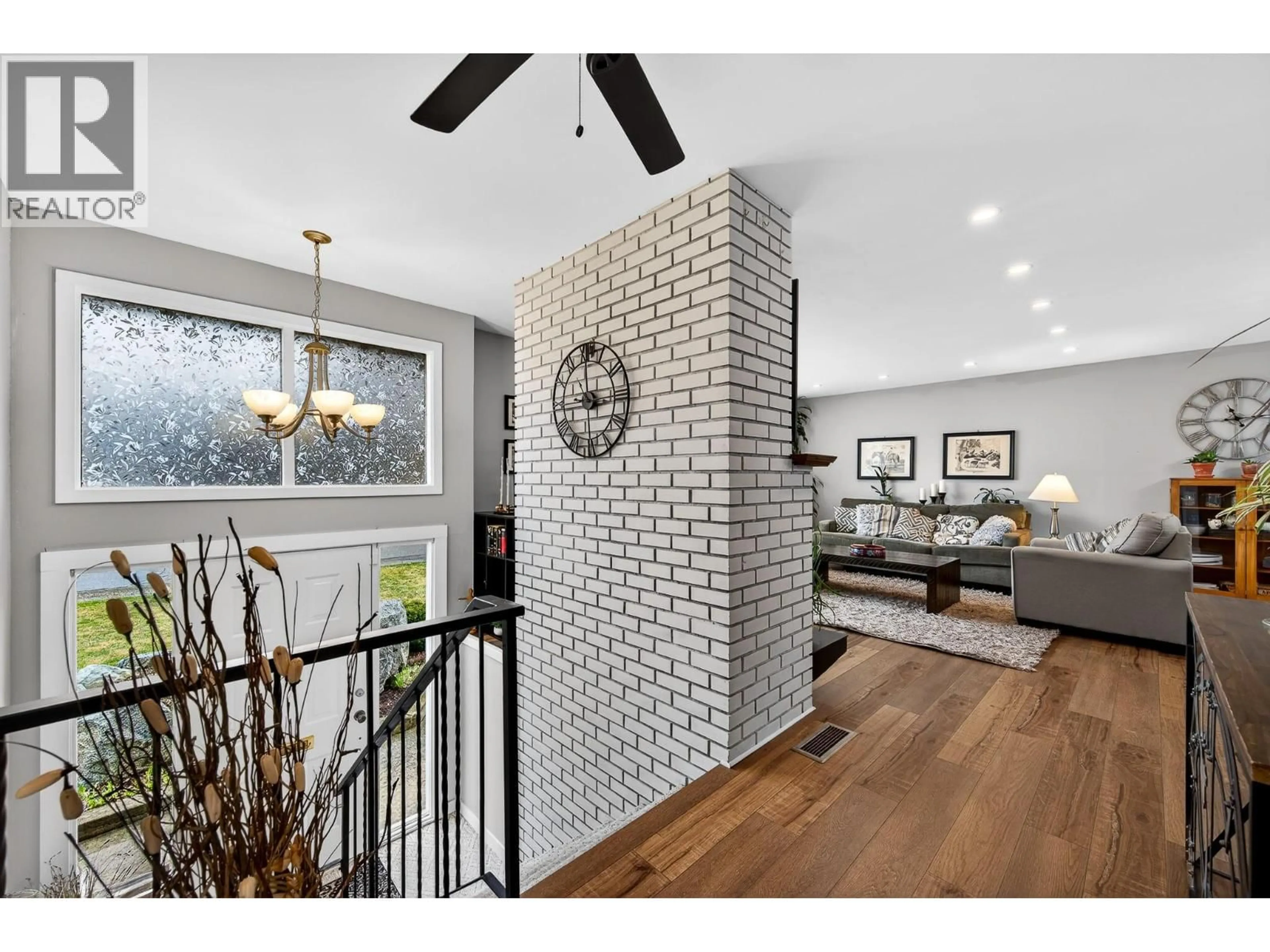 Indoor entryway for 2436 GREENFIELD AVENUE, Kamloops British Columbia V2B4P7