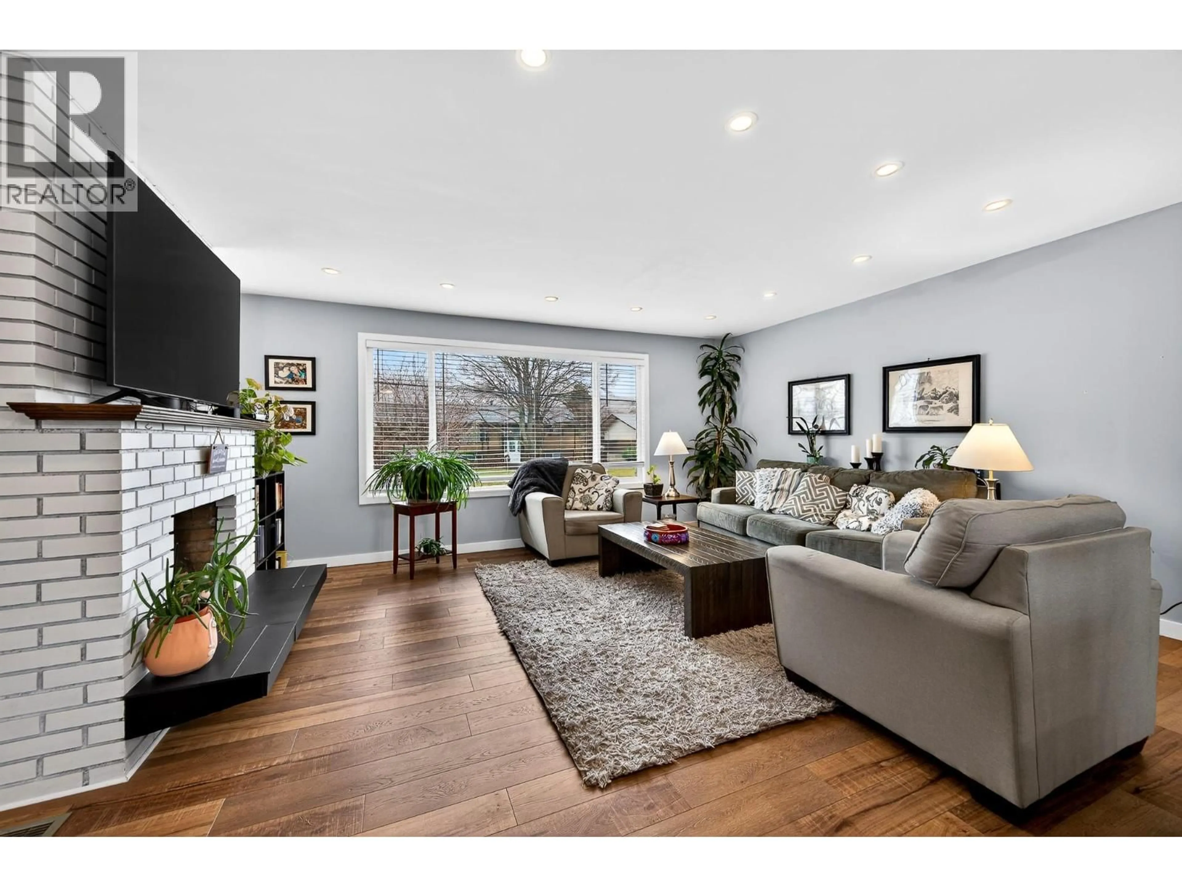 Living room with furniture, wood/laminate floor for 2436 GREENFIELD AVENUE, Kamloops British Columbia V2B4P7