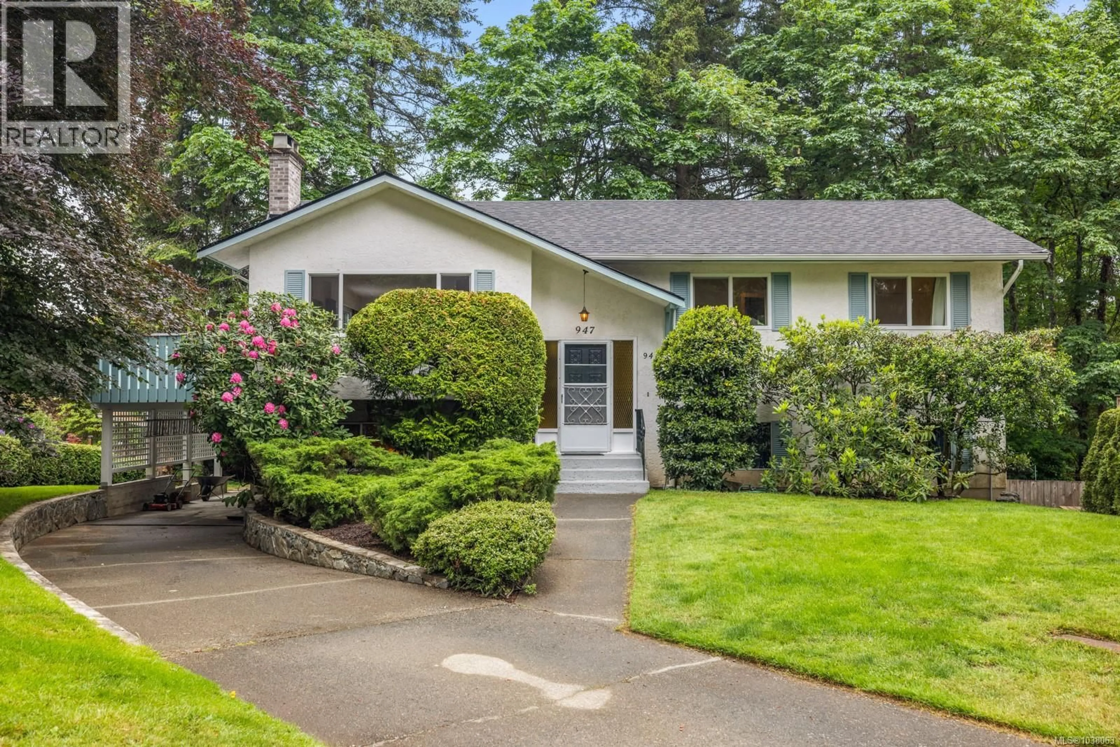 Home with vinyl exterior material, street for 947 PEGGY ANNE CRESCENT, Central Saanich British Columbia V8M1E5