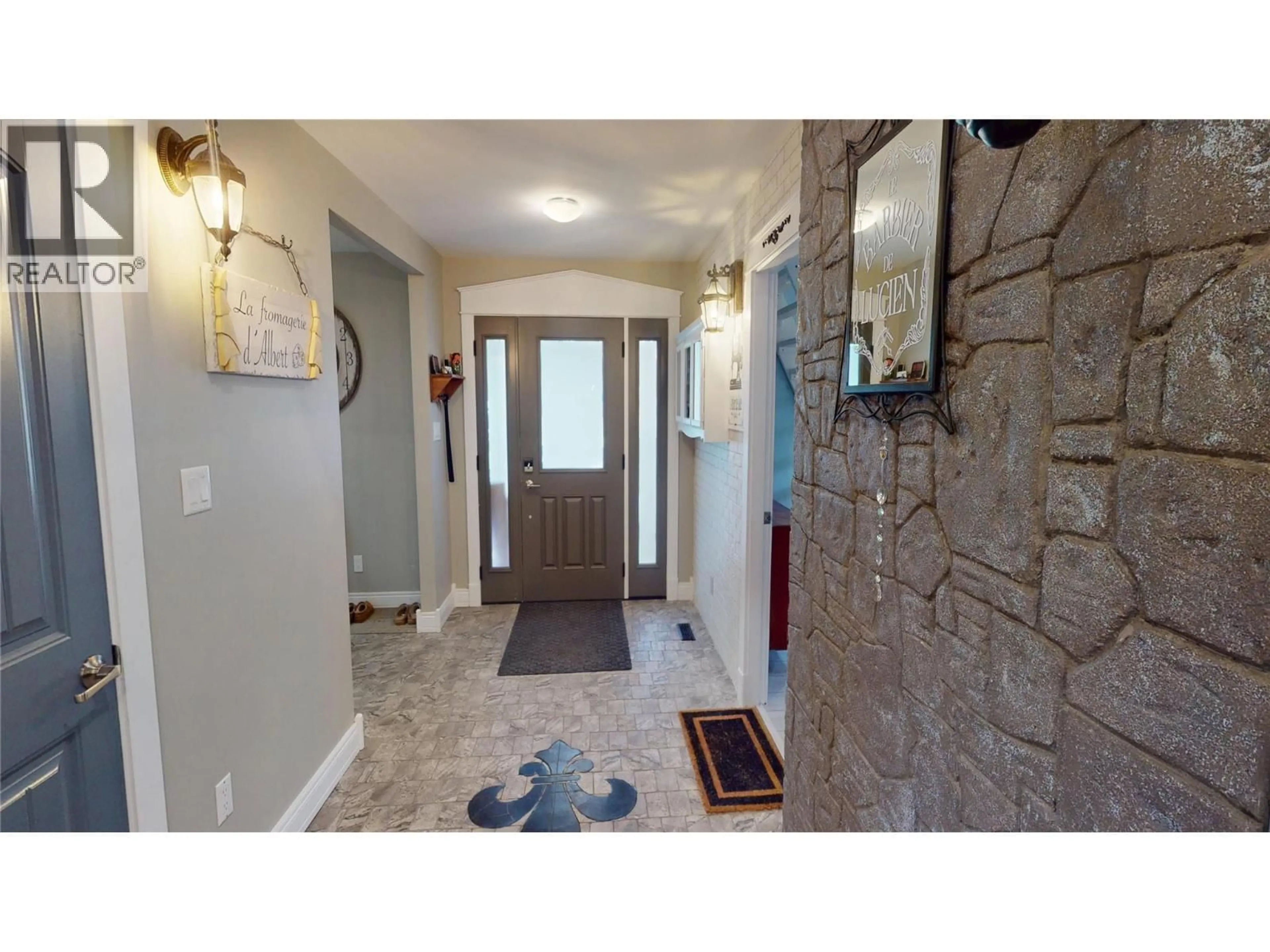 Indoor entryway for 51 103 AVENUE, Kimberley British Columbia V1C1B1