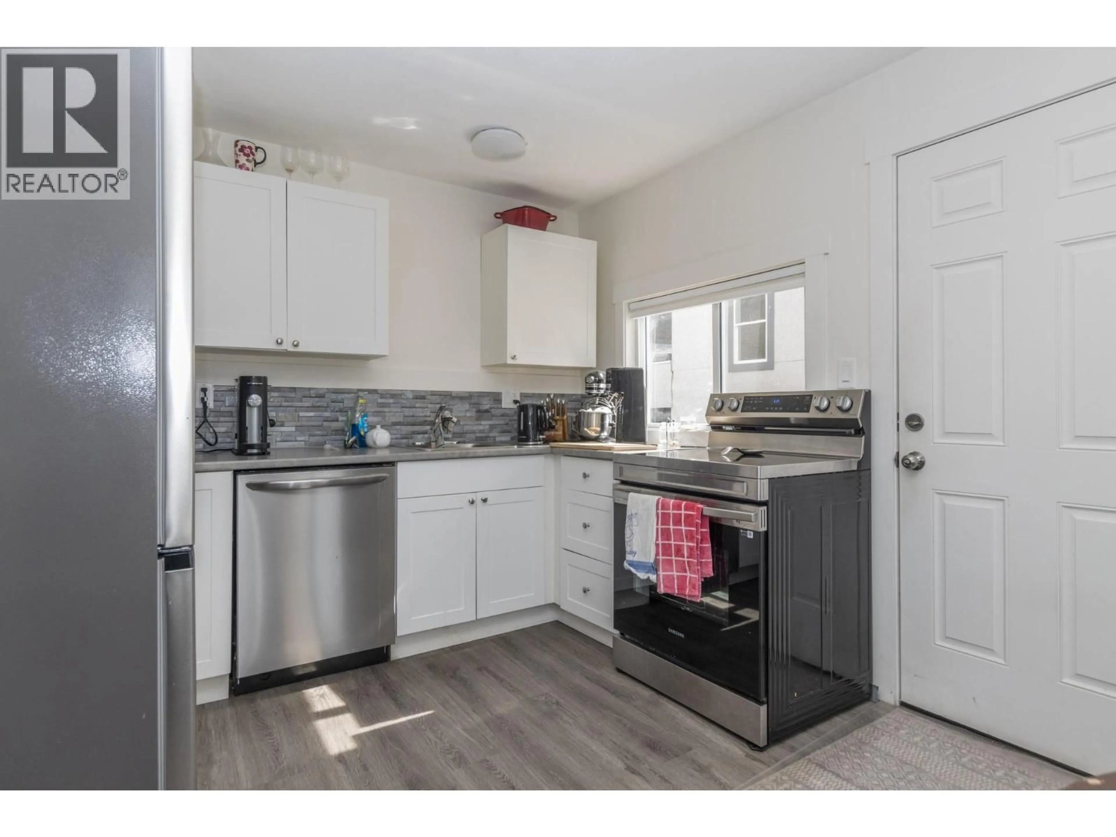 Standard kitchen, unknown for 680 10 STREET SOUTHWEST, Salmon Arm British Columbia V1E1T1