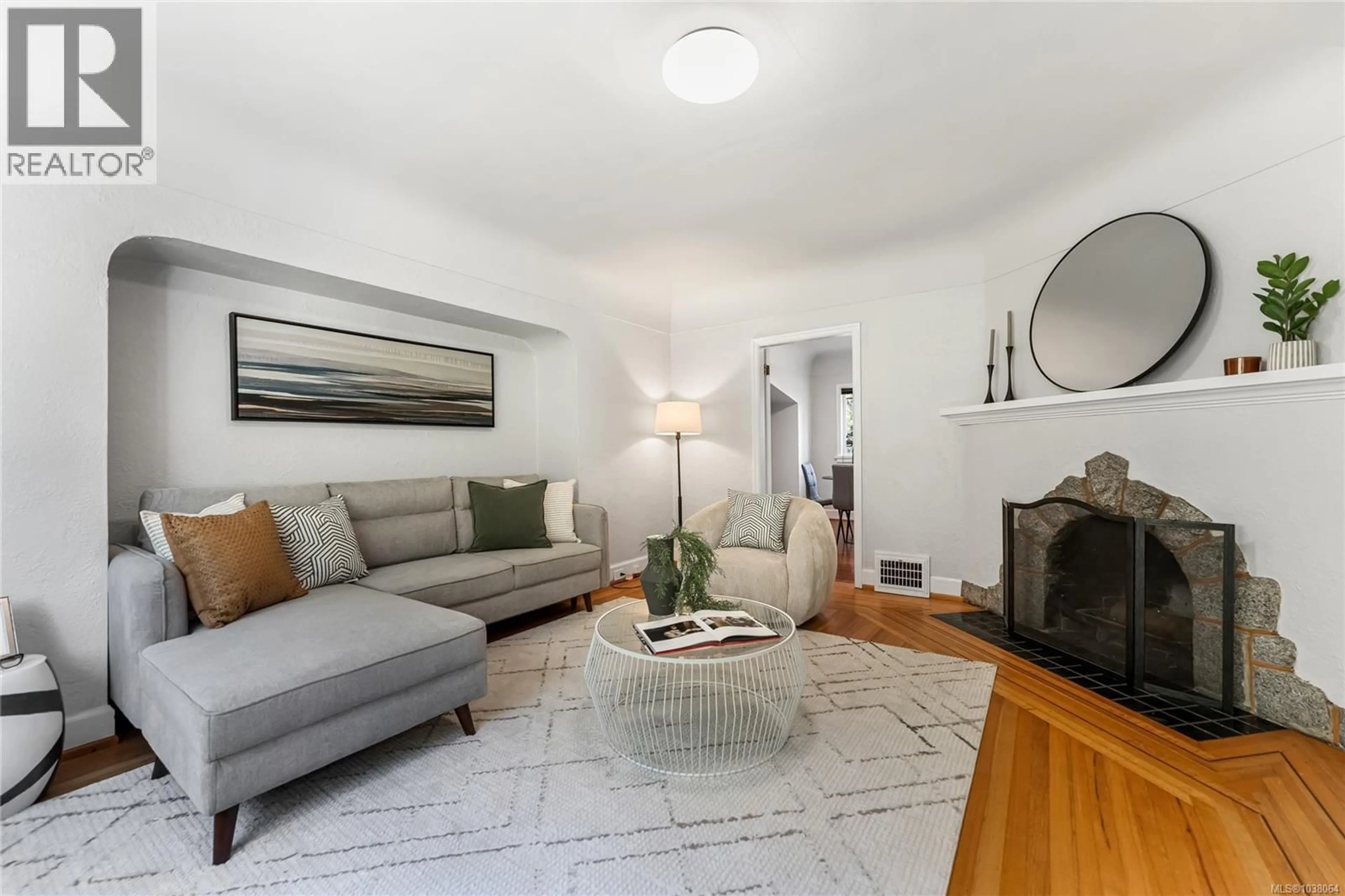 Living room with furniture, unknown for 990 HAMPSHIRE ROAD, Oak Bay British Columbia V8S4S7