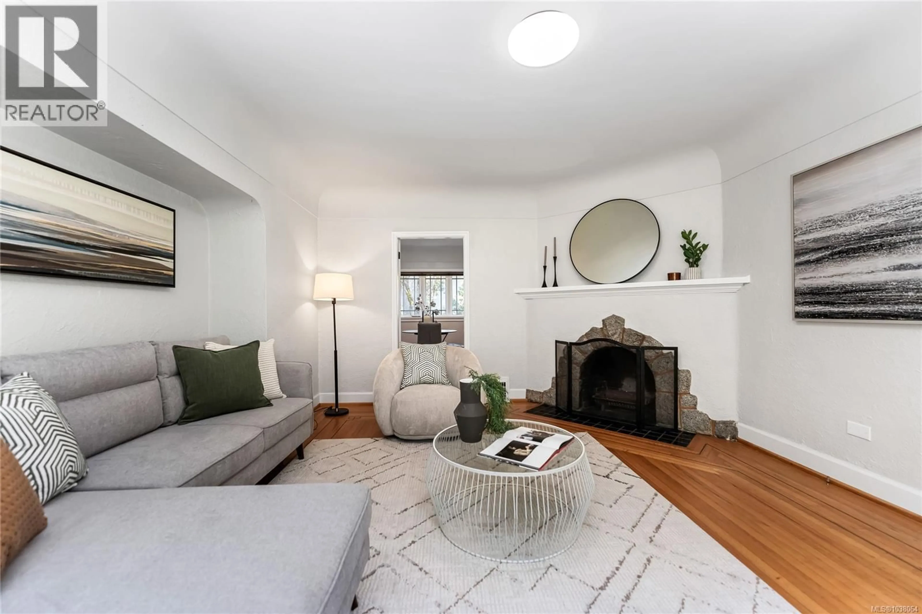 Living room with furniture, unknown for 990 HAMPSHIRE ROAD, Oak Bay British Columbia V8S4S7