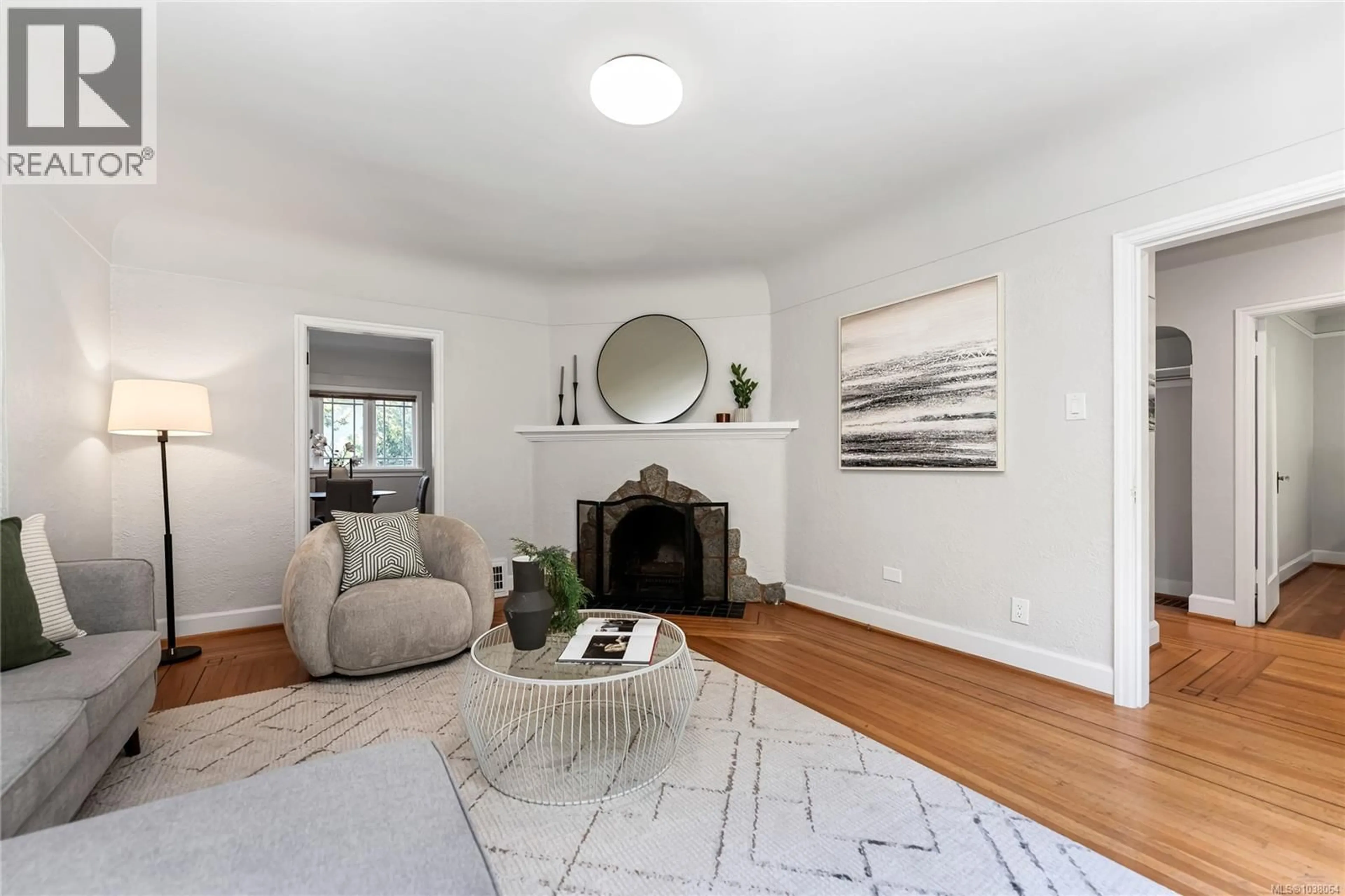 Living room with furniture, unknown for 990 HAMPSHIRE ROAD, Oak Bay British Columbia V8S4S7